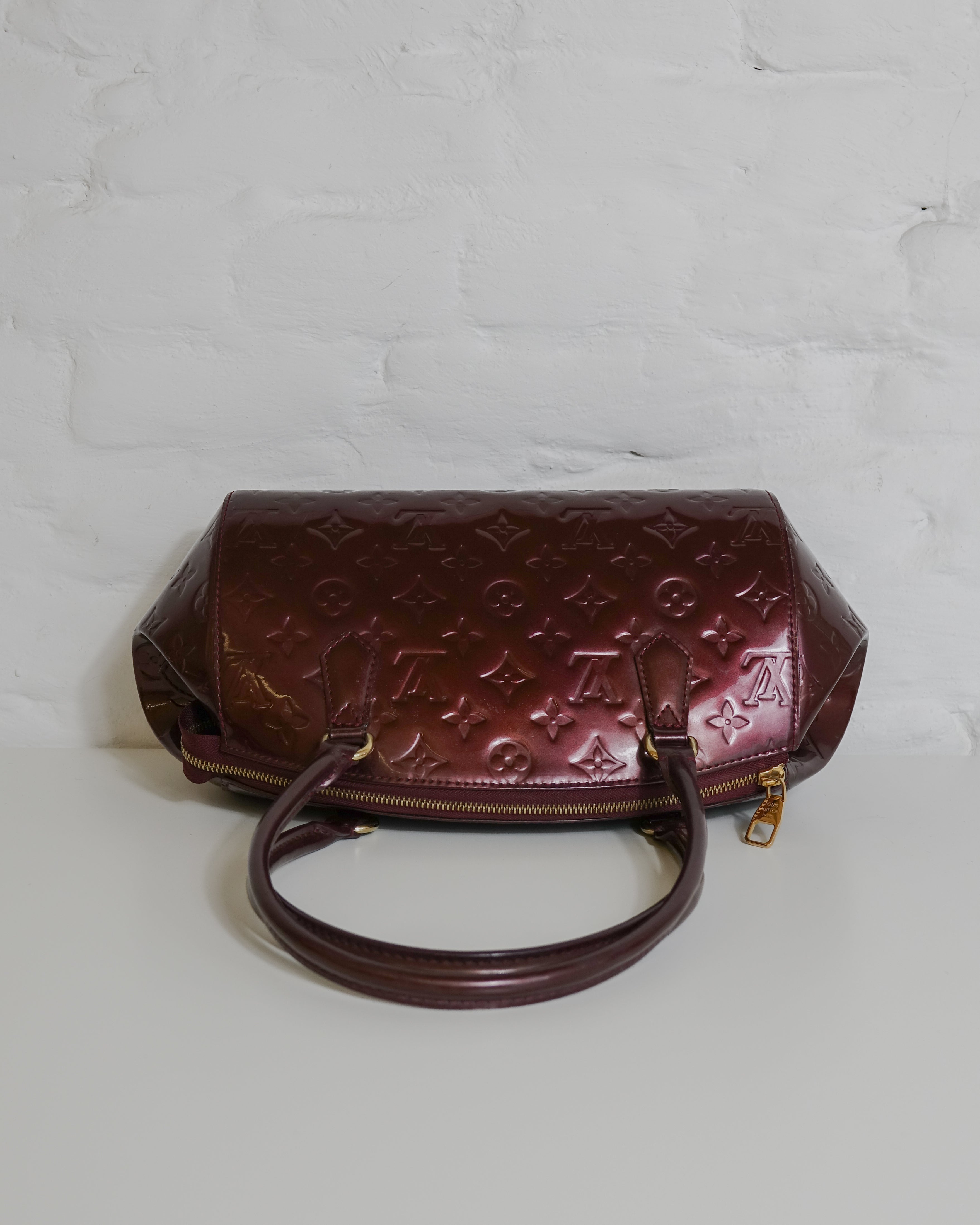 Sac Louis Vuitton Sherwood PM monogram vernis Rouge Lola Collective