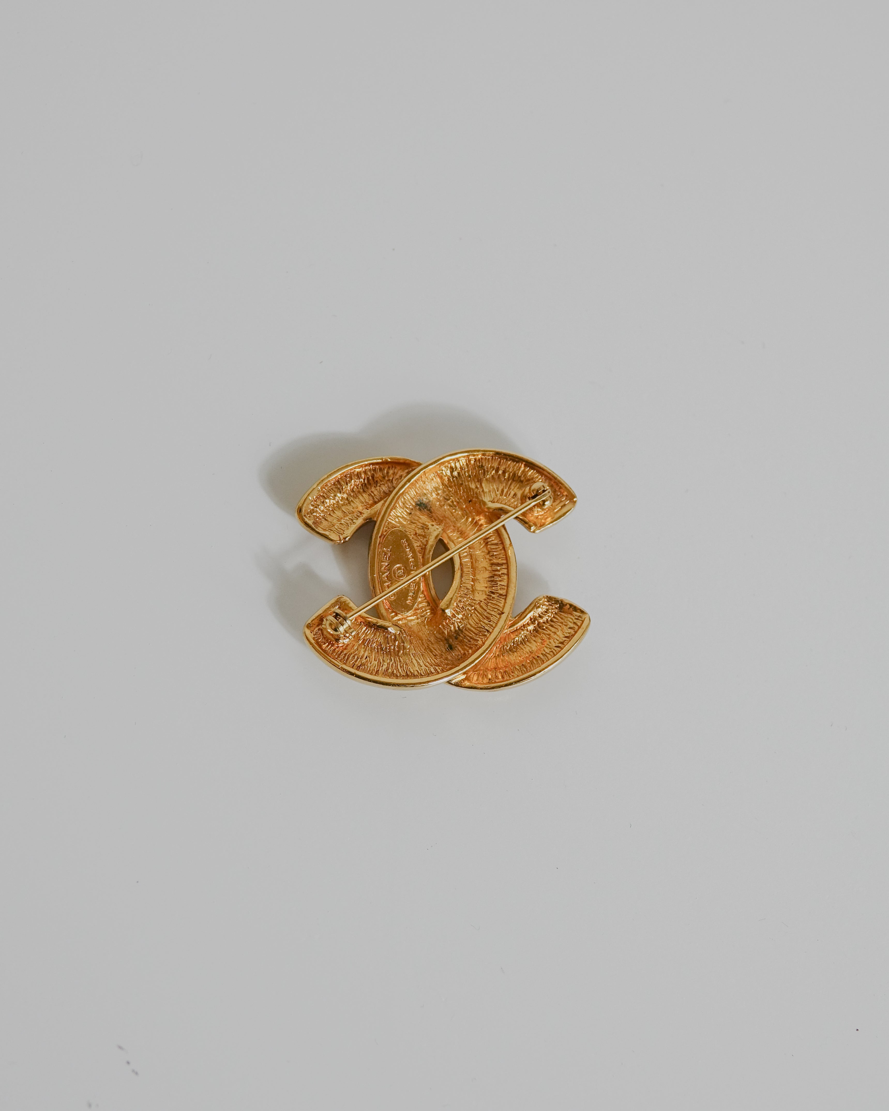 Broche Chanel Coco Mark Gold GP Lola Collective