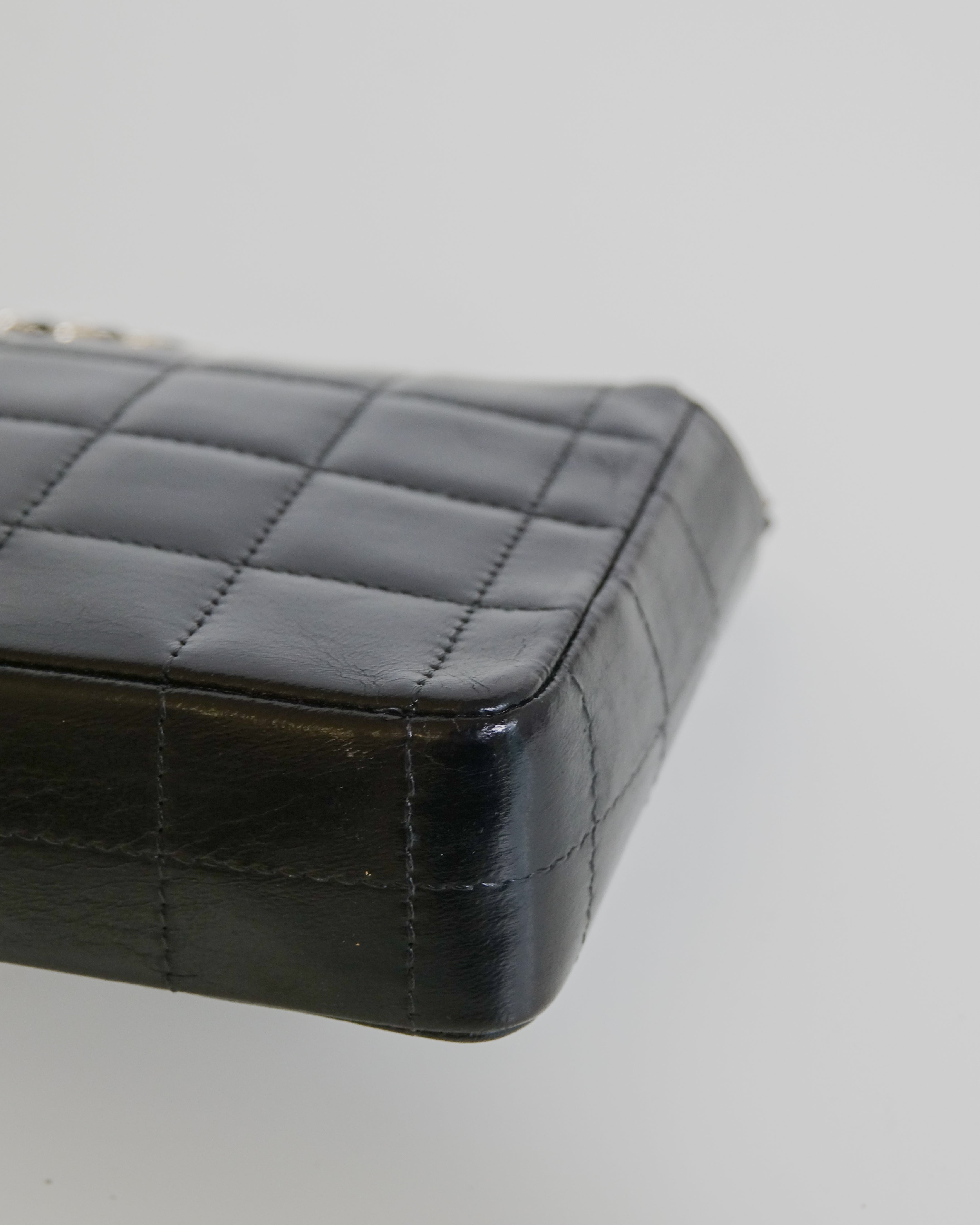 Sac Chocolate Bar en cuir noir Chanel Lola Collective