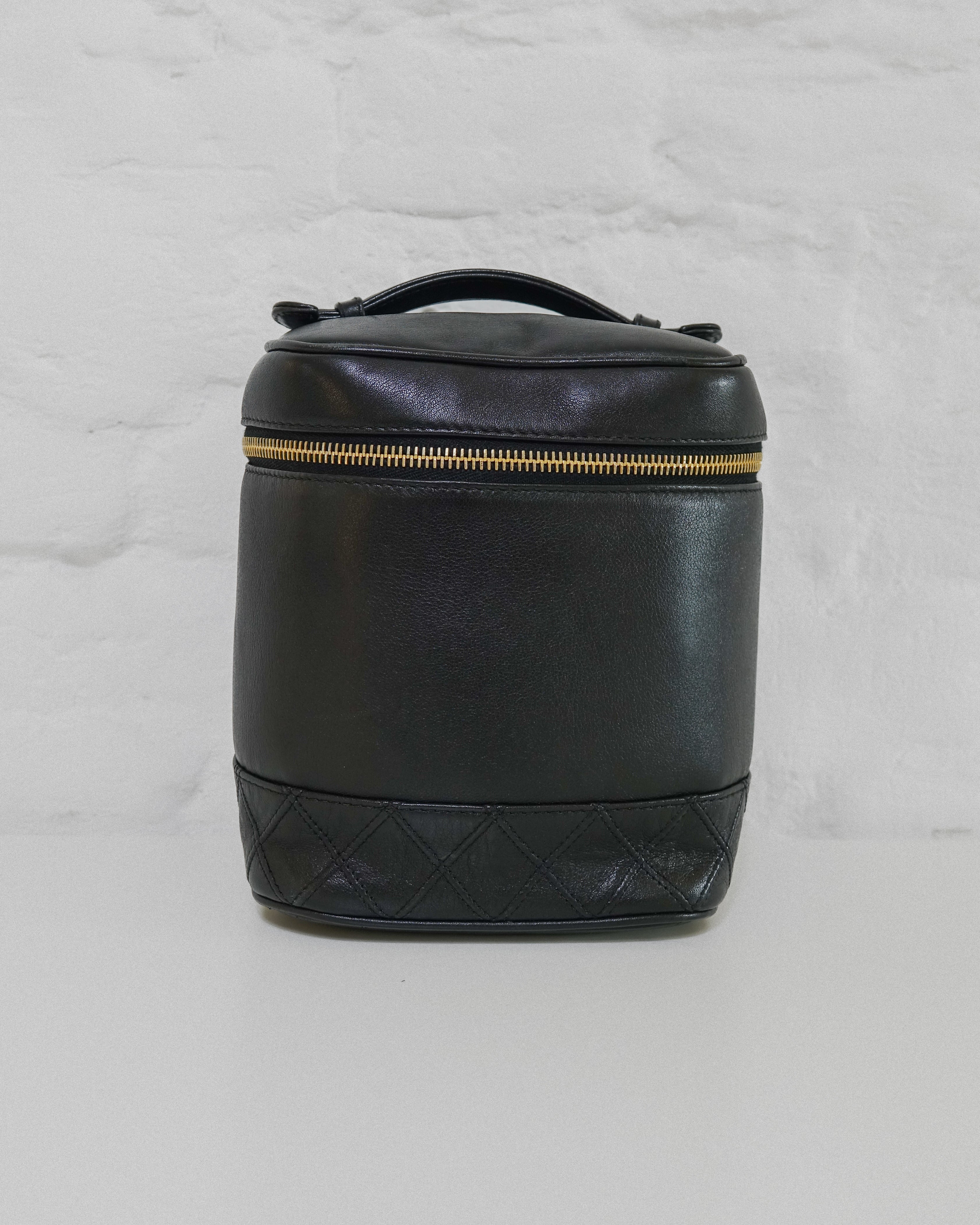 Chanel Vanity haut agneau noir Lola collective