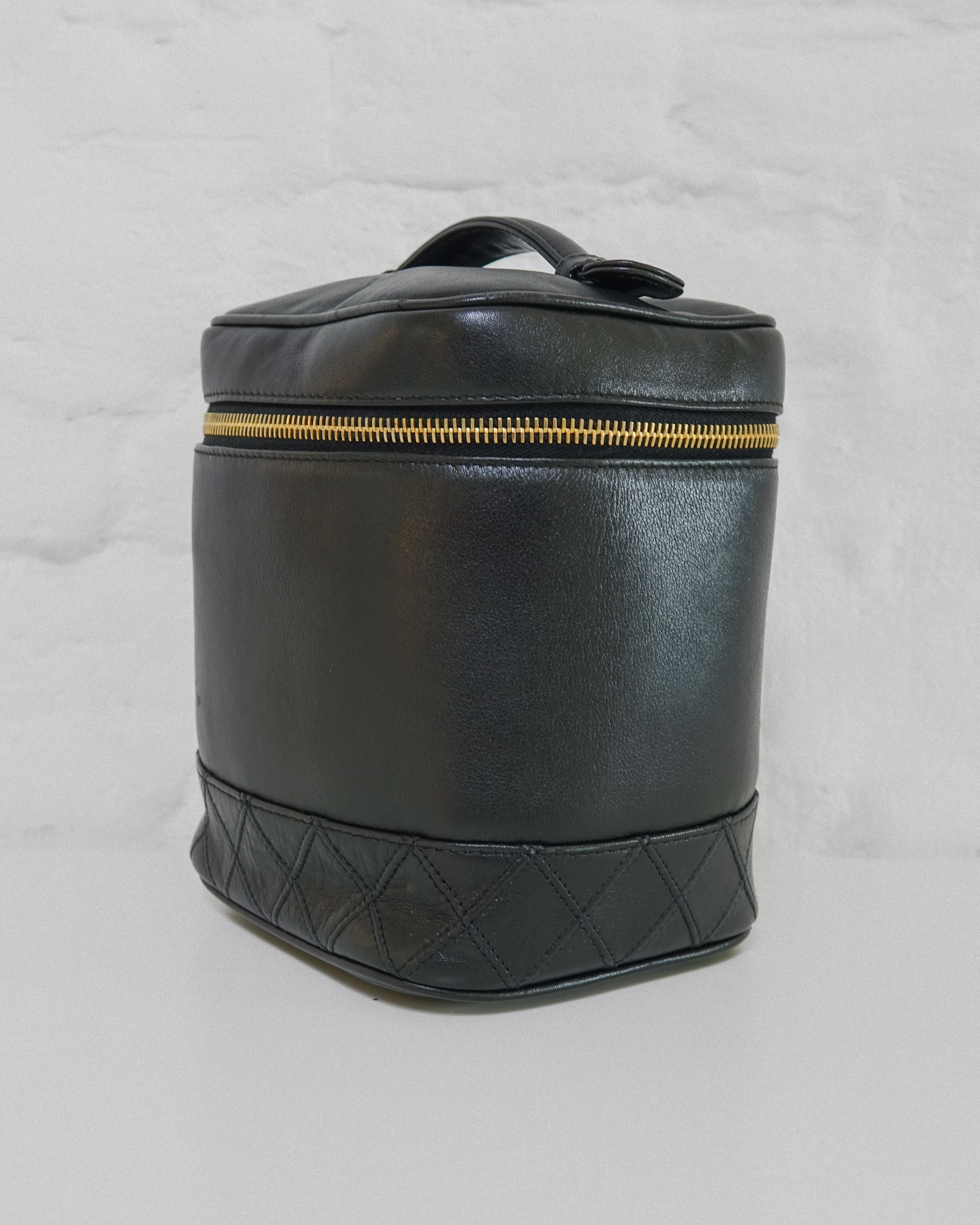 Chanel Vanity haut agneau noir Lola collective