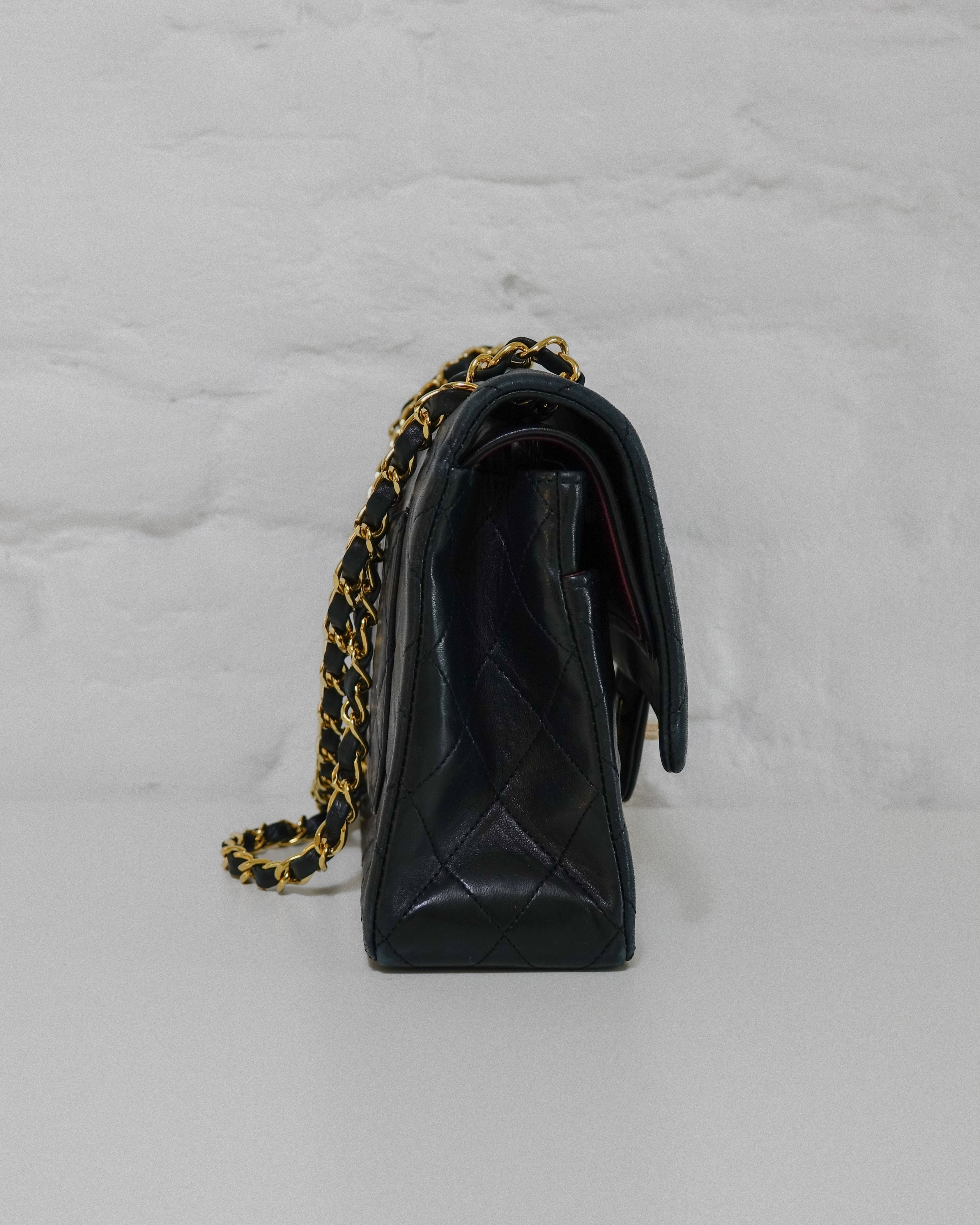 Chanel 11.12 Agneau noir et or Lola Collective