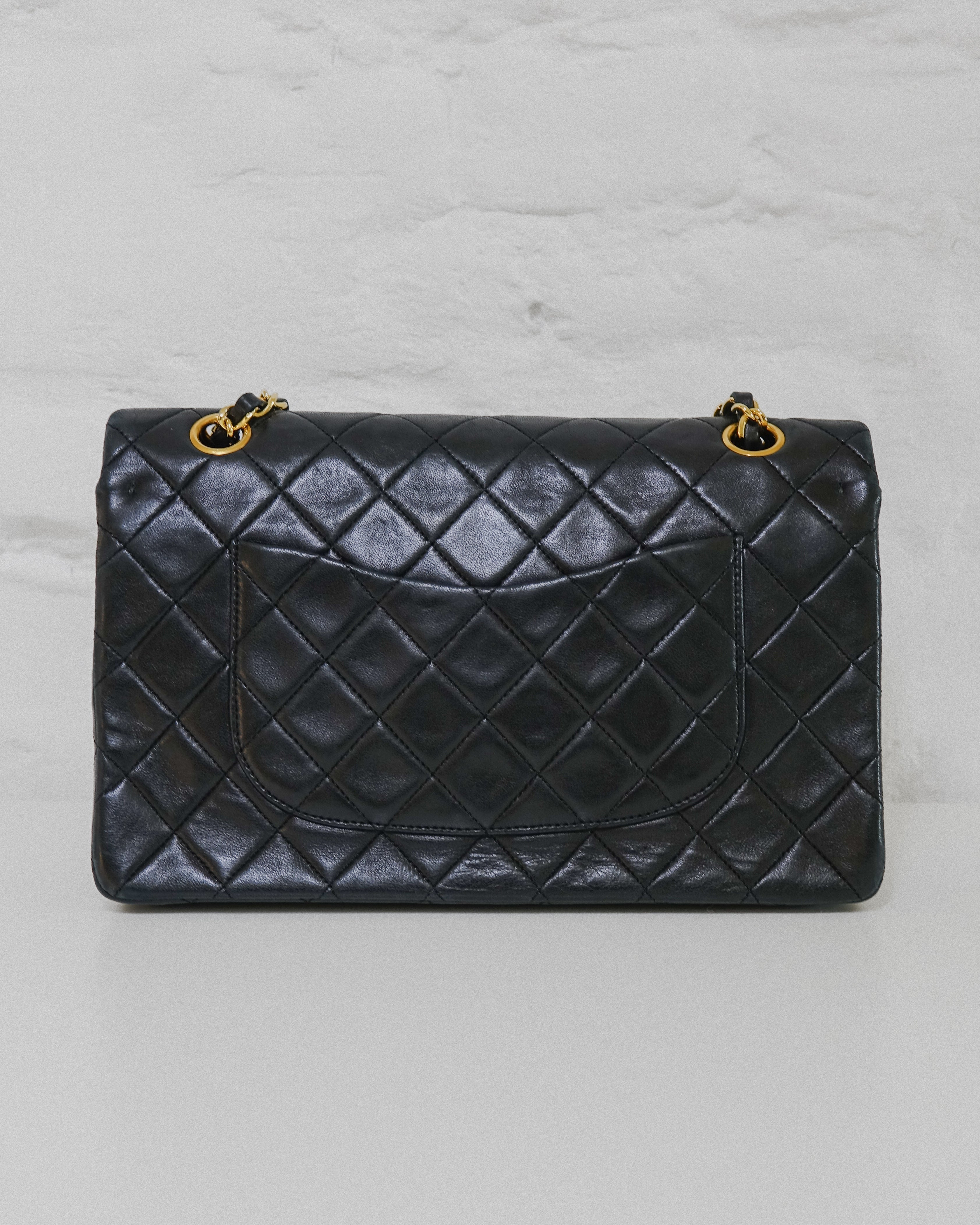 Chanel 11.12 Agneau noir et or Lola Collective
