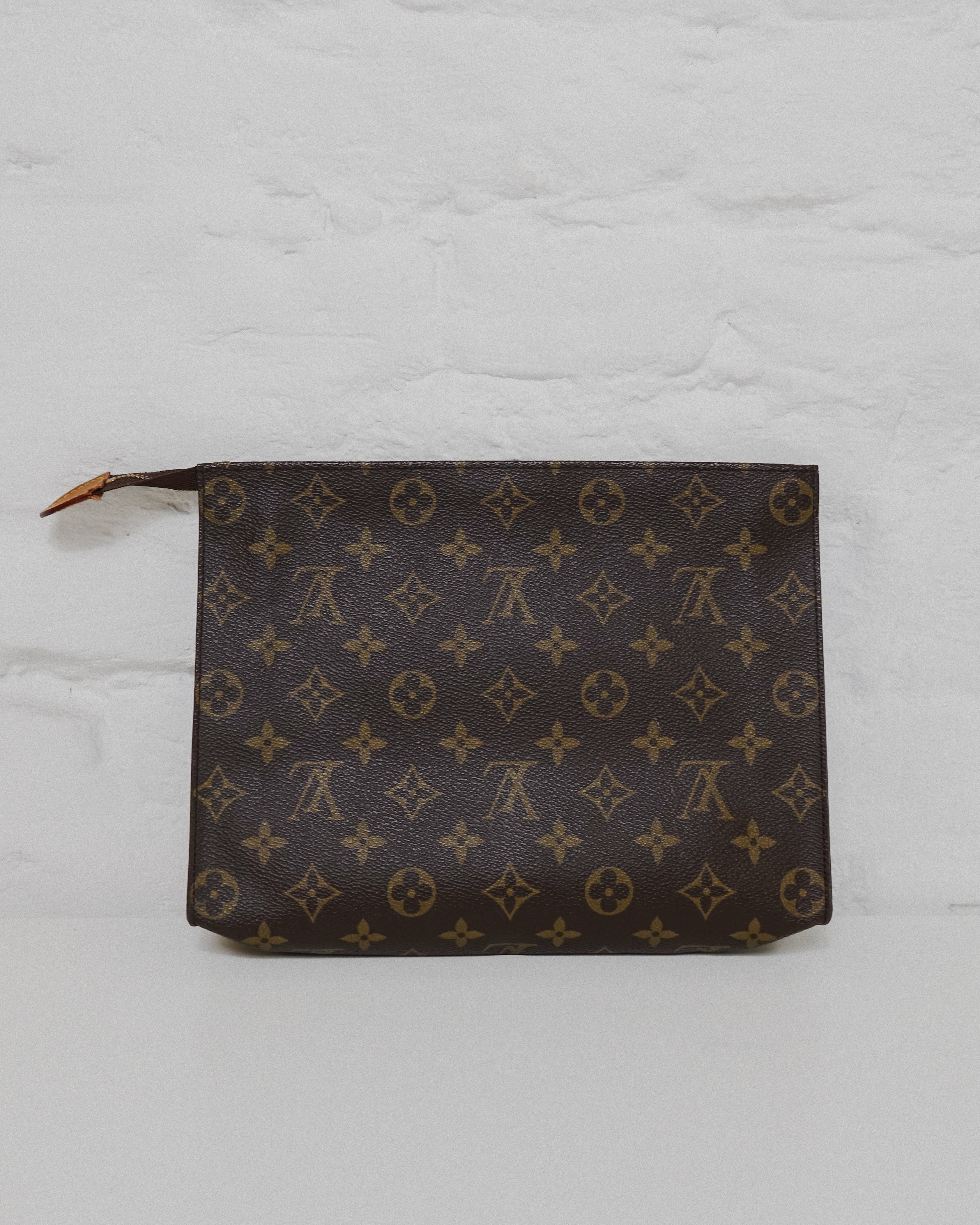Louis Vuitton Trousse de toilette 26 monogram Lola collective