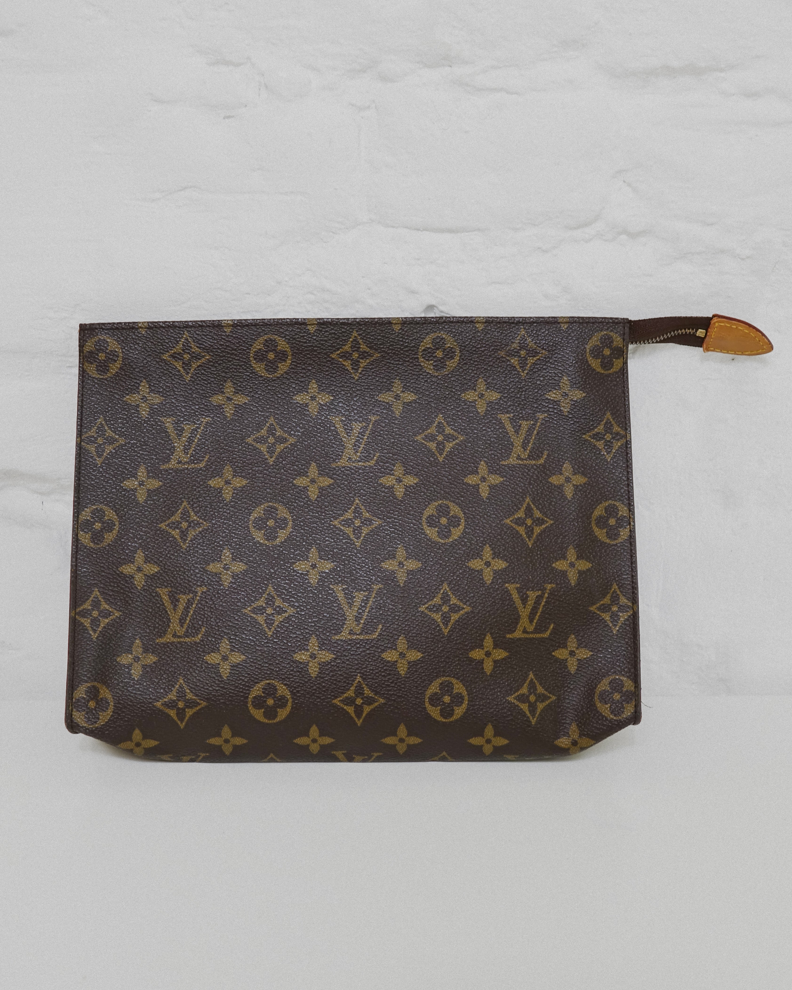 Louis Vuitton Trousse de toilette 26 monogram Lola collective
