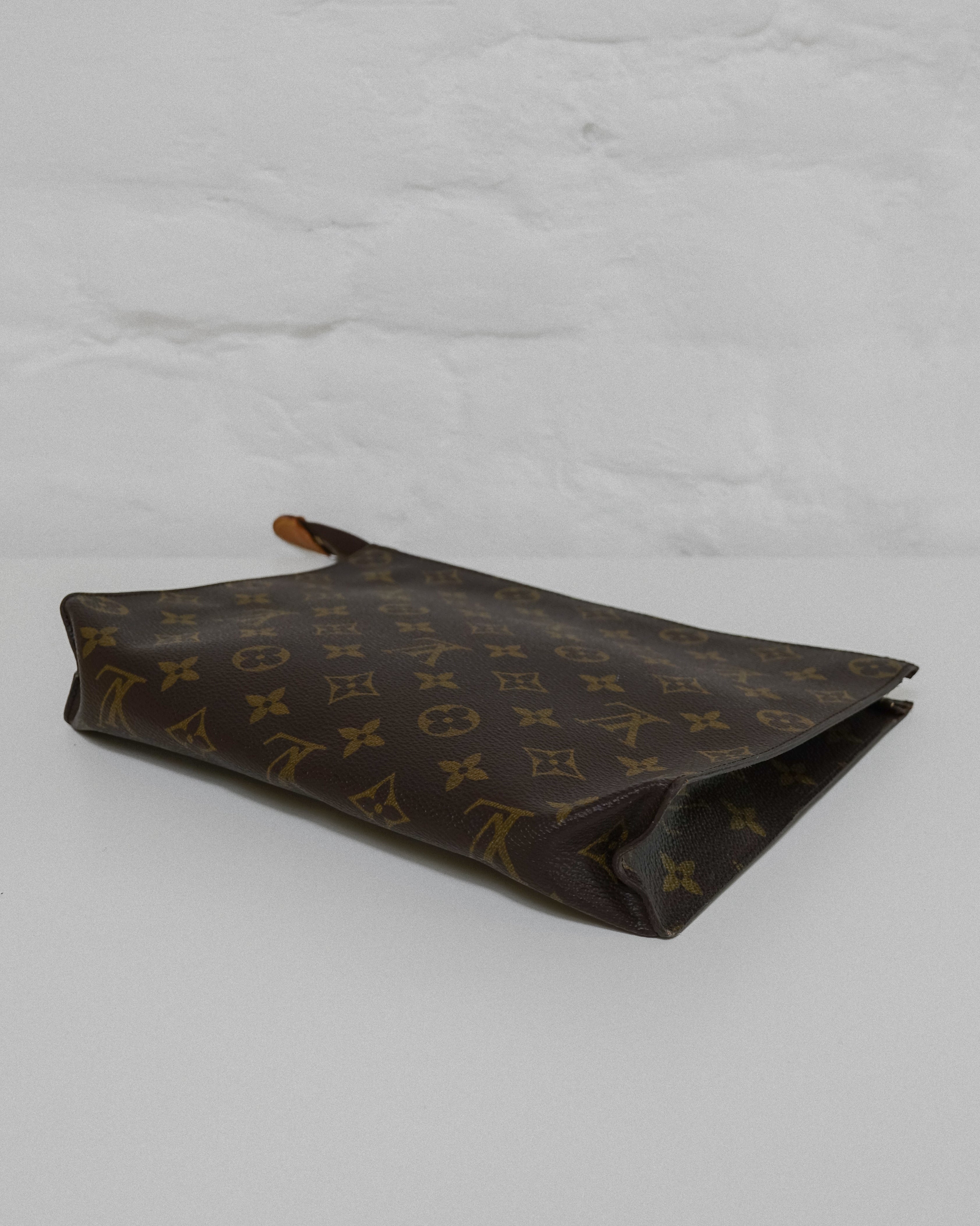 Louis Vuitton Trousse de toilette 26 monogram Lola collective