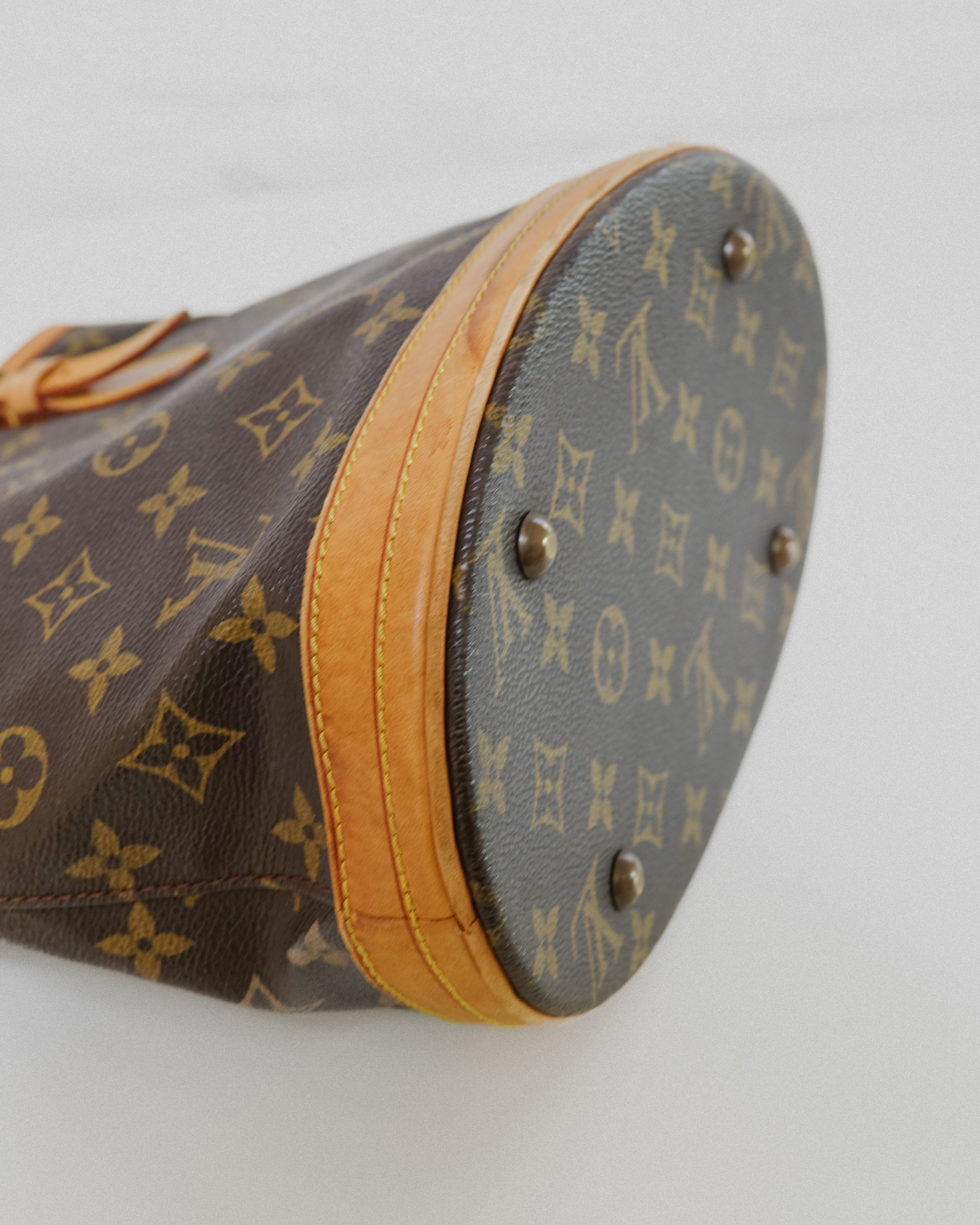 Louis Vuitton Bucket PM monogram + pochette Lola collective