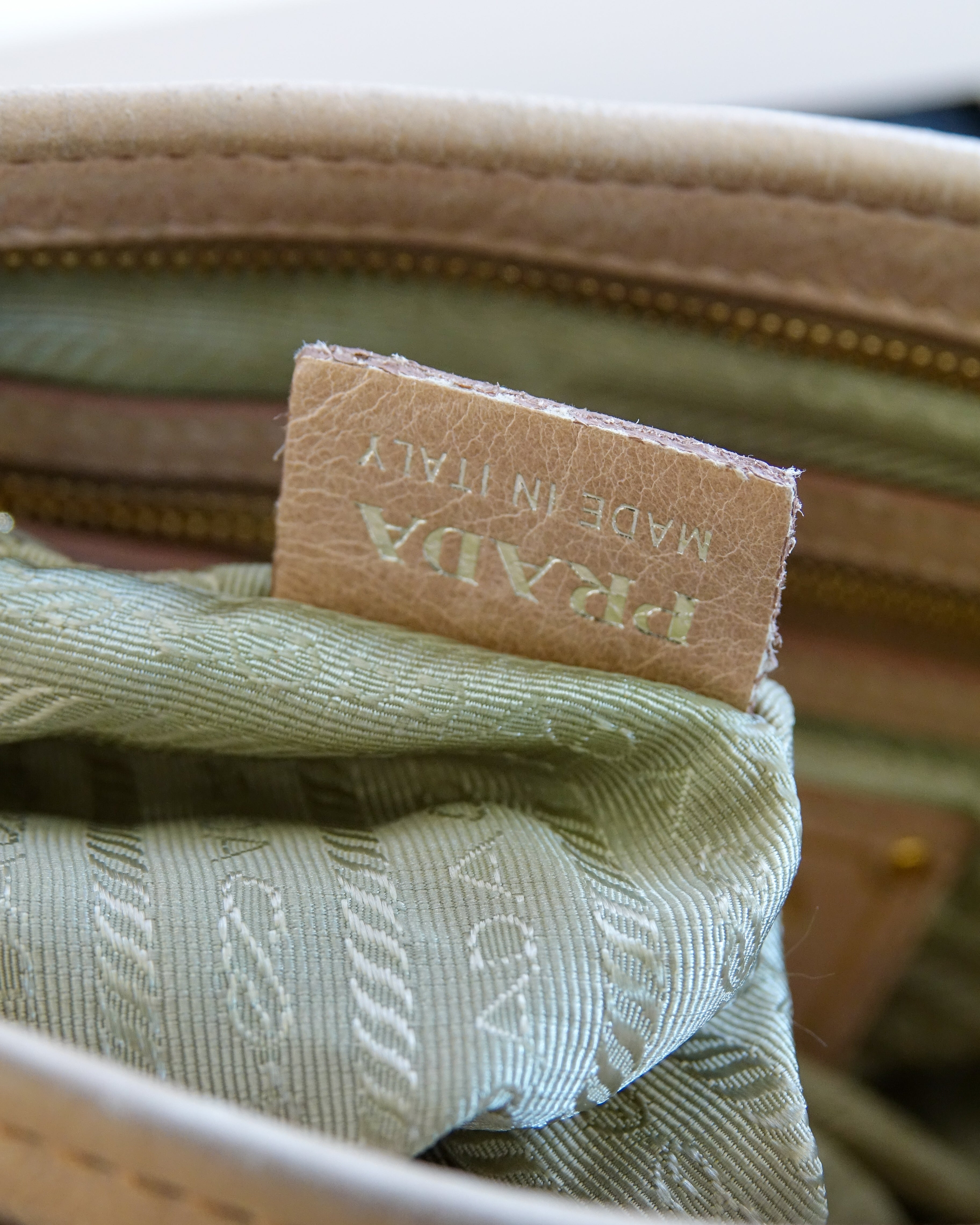 Prada bauletto beige Lola Collective