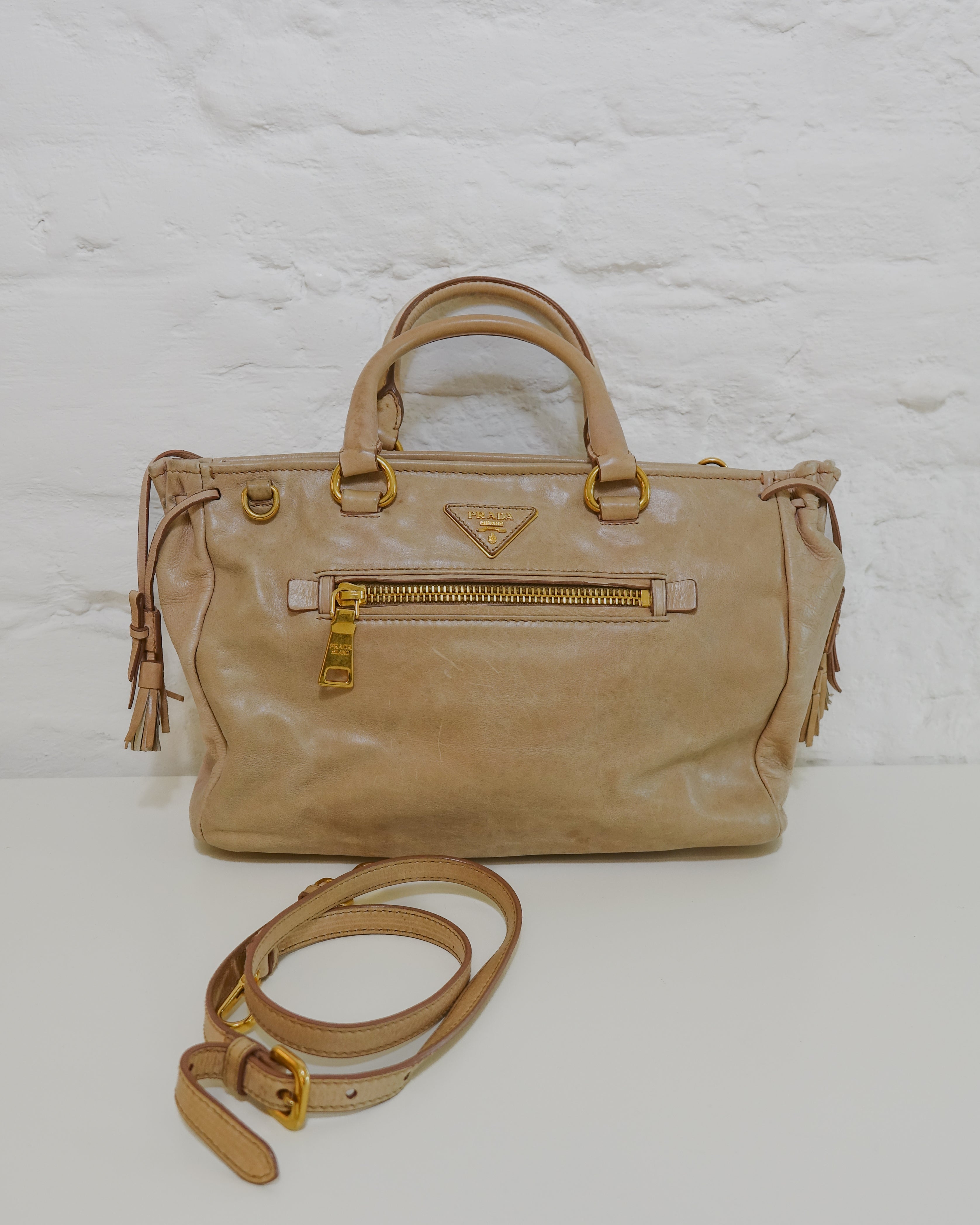 Prada bauletto beige Lola Collective