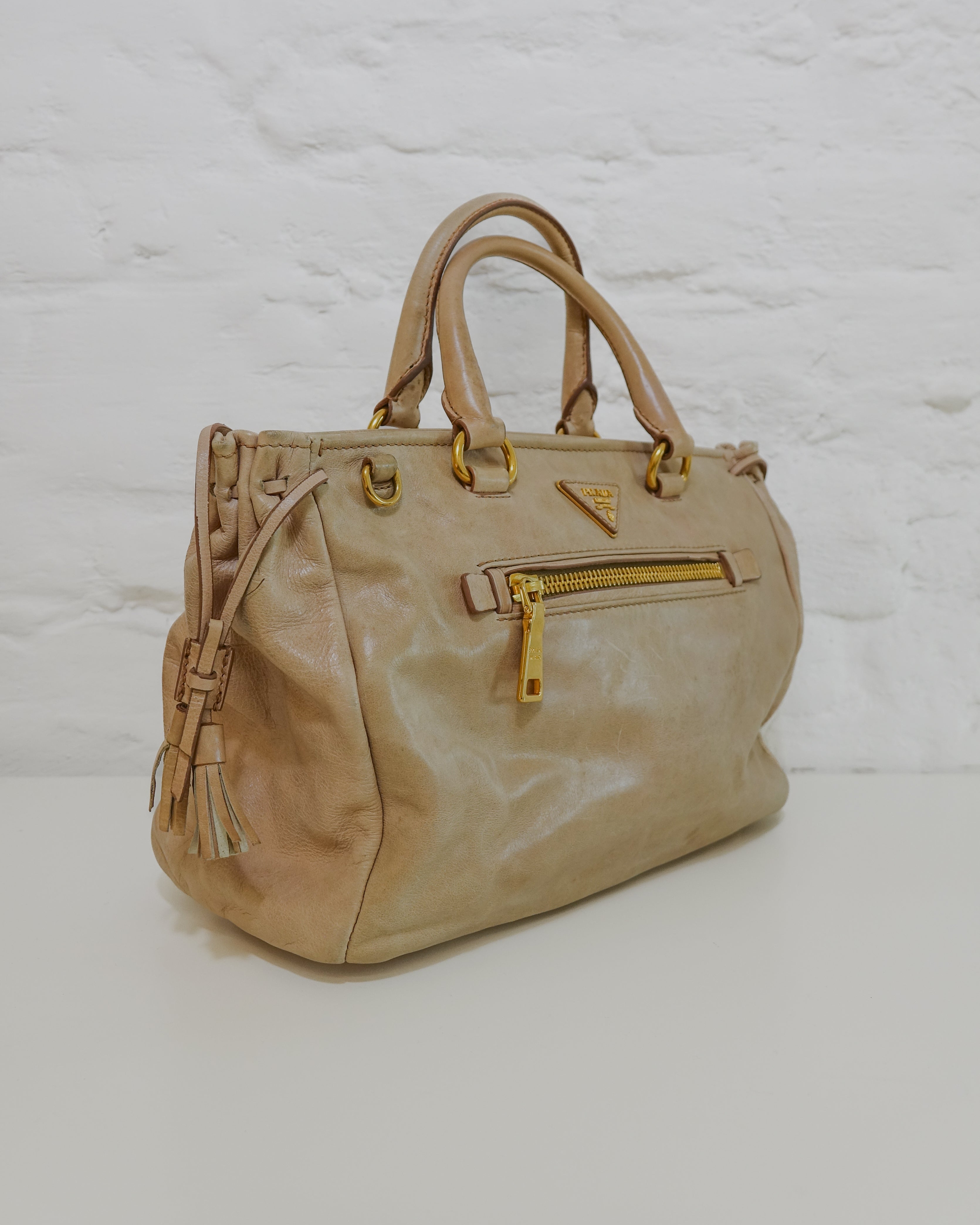 Prada bauletto beige Lola Collective