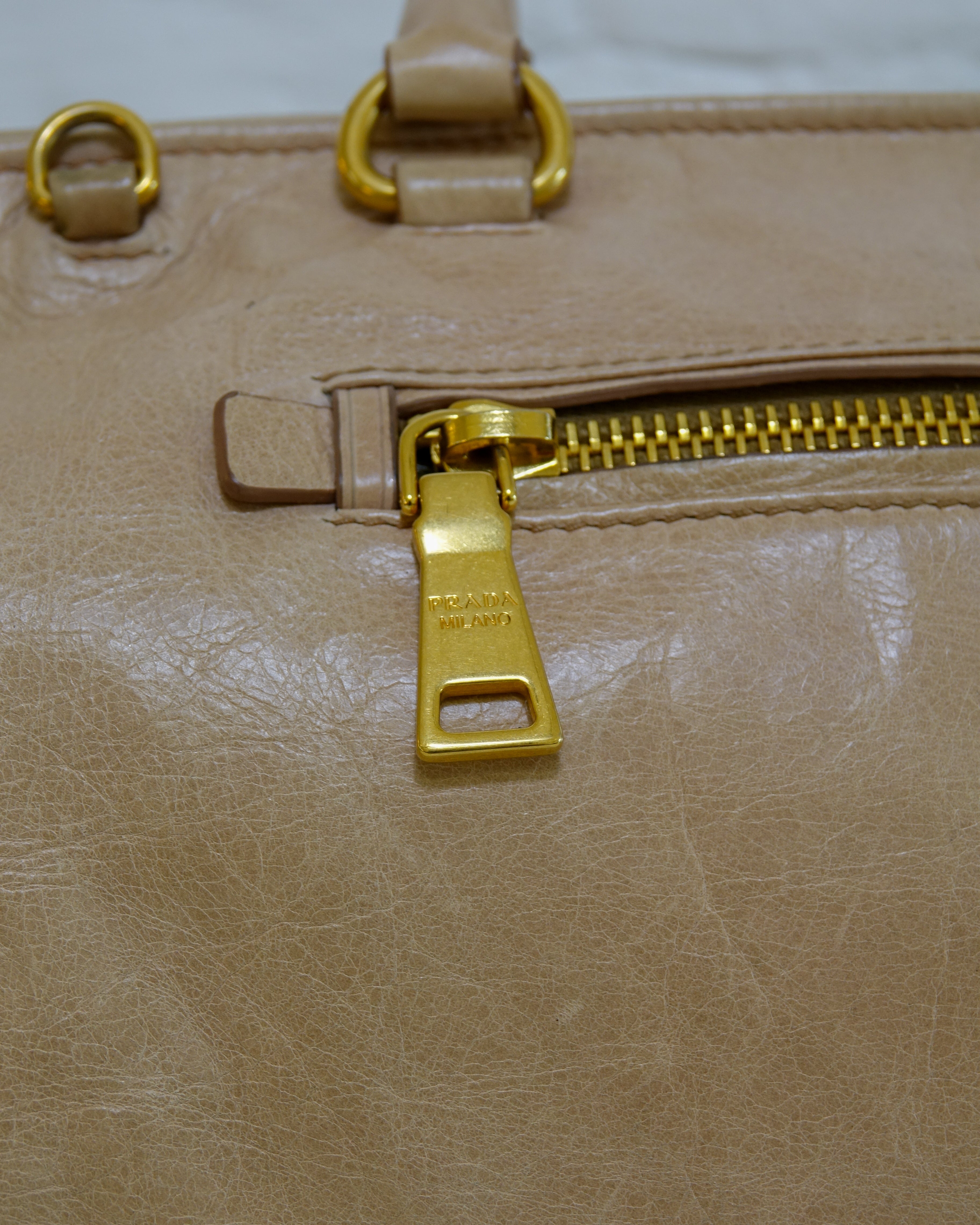 Prada bauletto beige Lola Collective