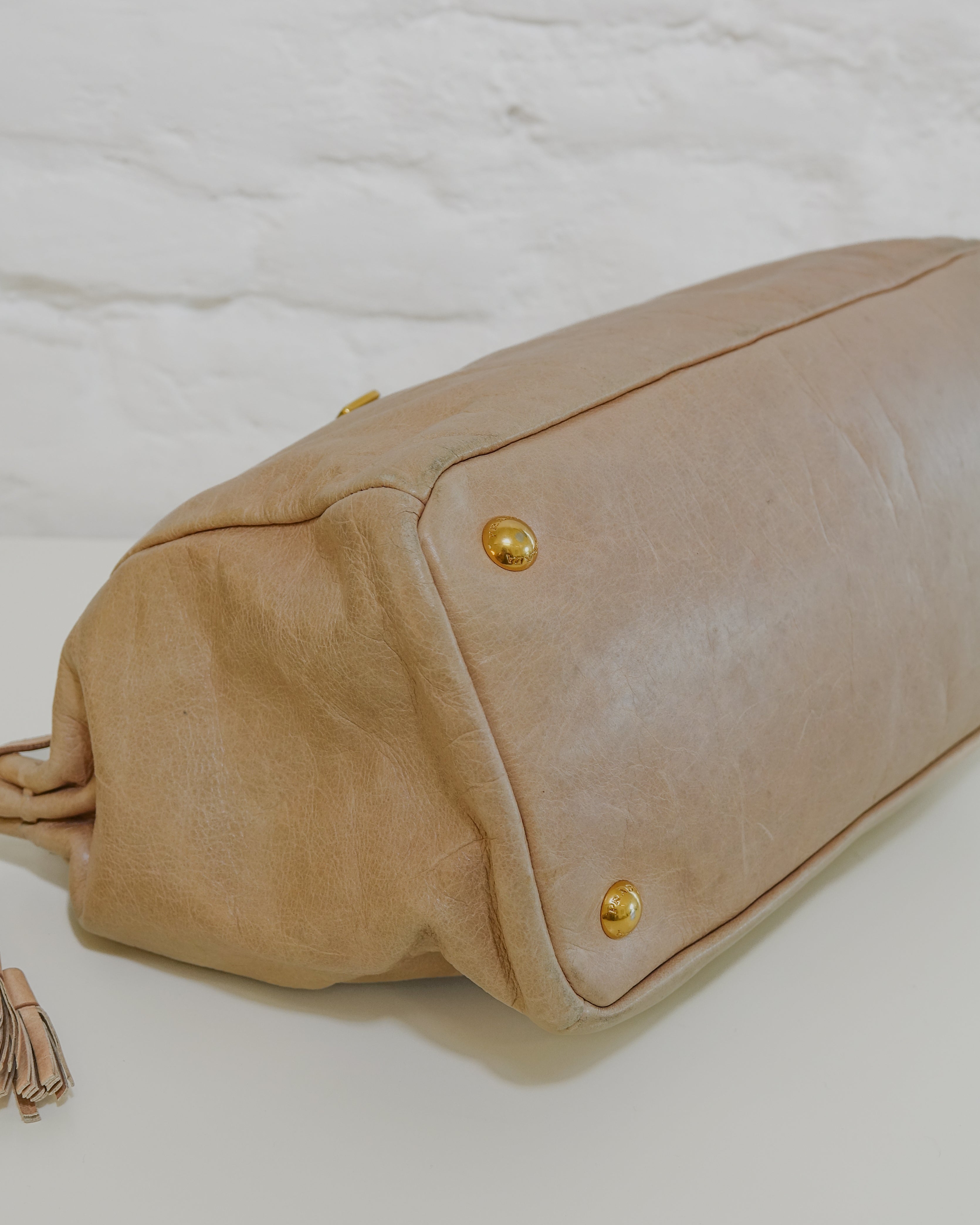 Prada bauletto beige Lola Collective