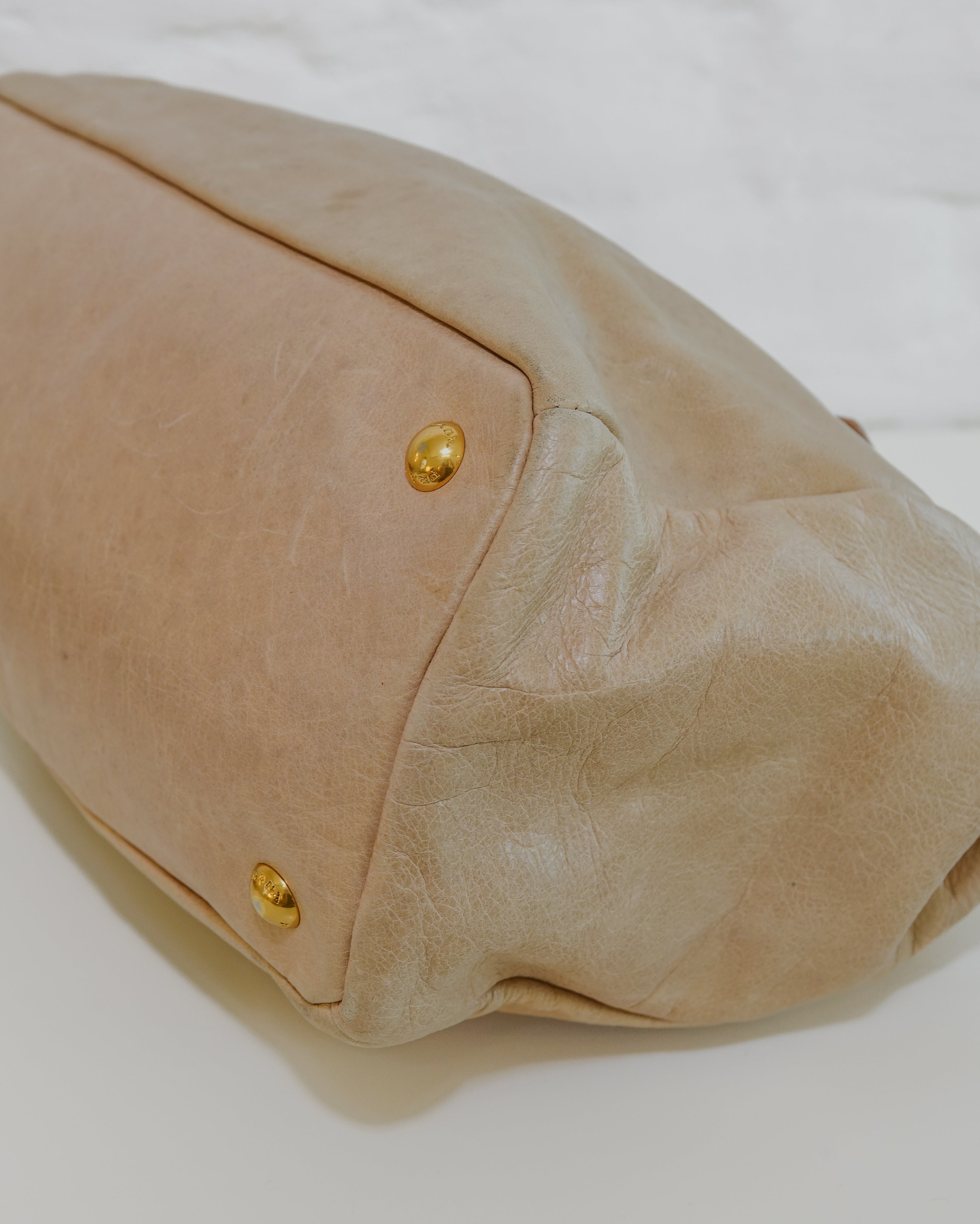 Prada bauletto beige Lola Collective