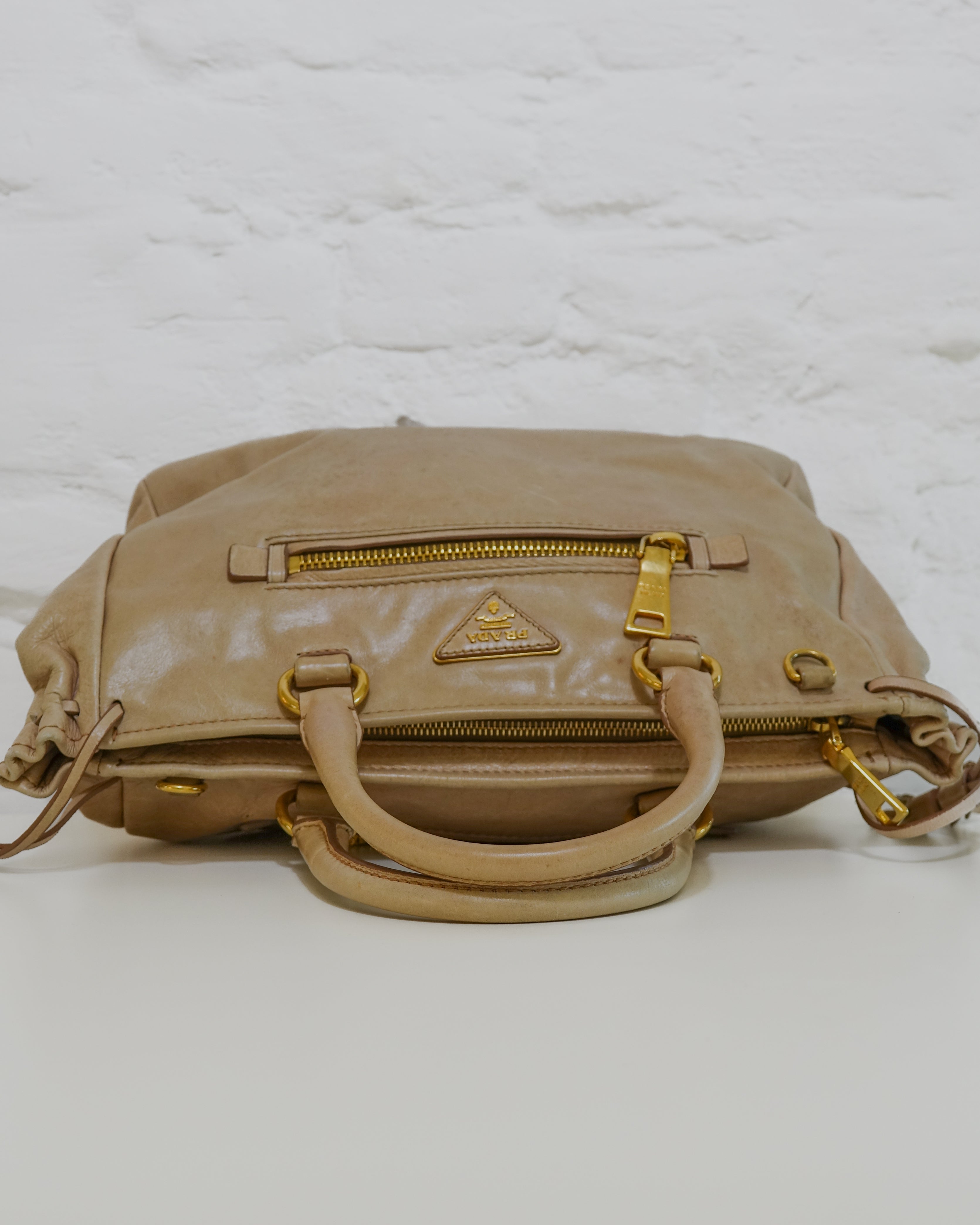 Prada bauletto beige Lola Collective