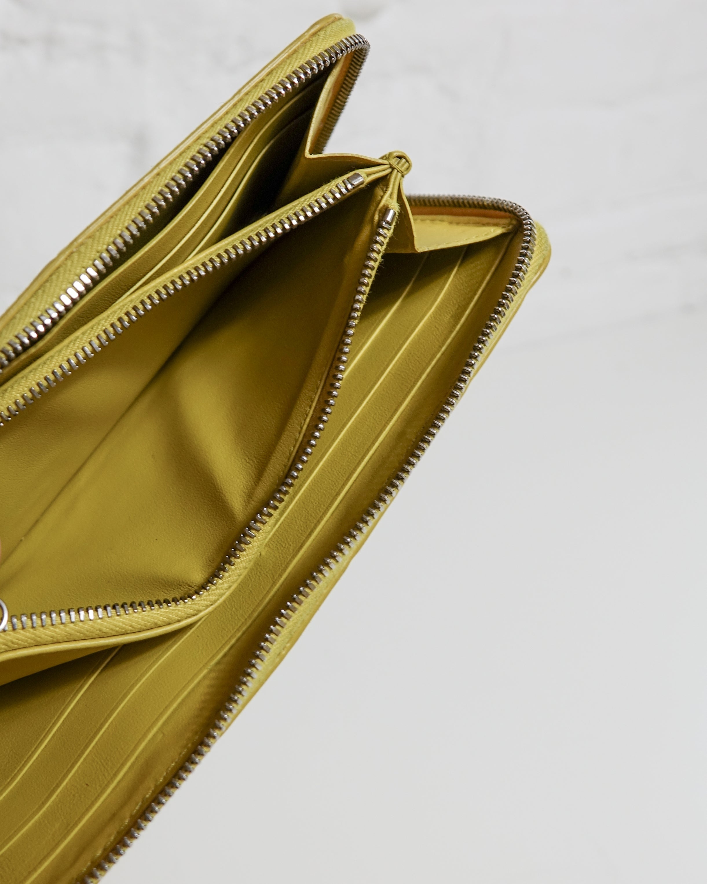 Portefeuille long Bottega Veneta Intrecciato Jaune Lola Collective