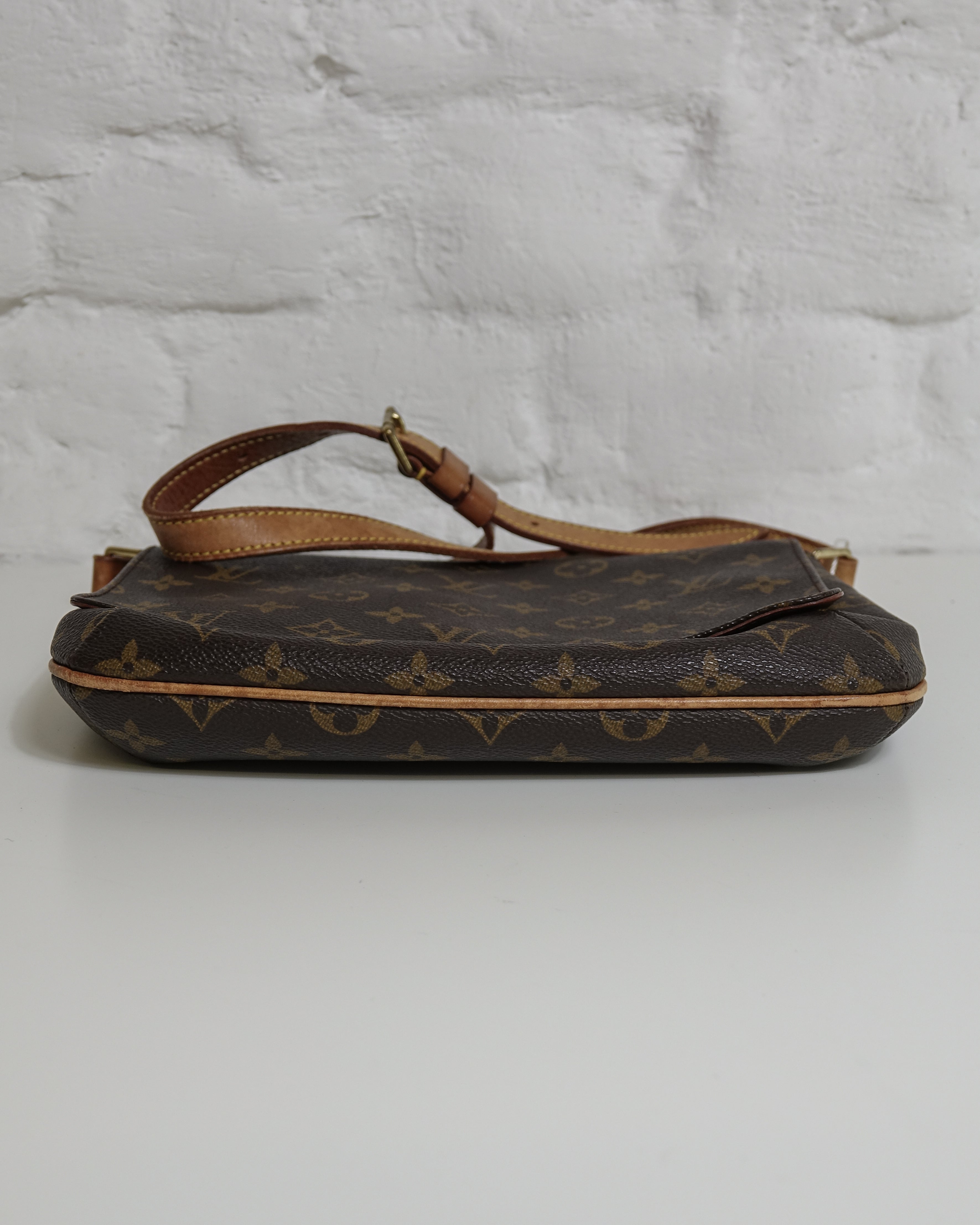 Louis Vuitton Sac monogram épaule Lola collective