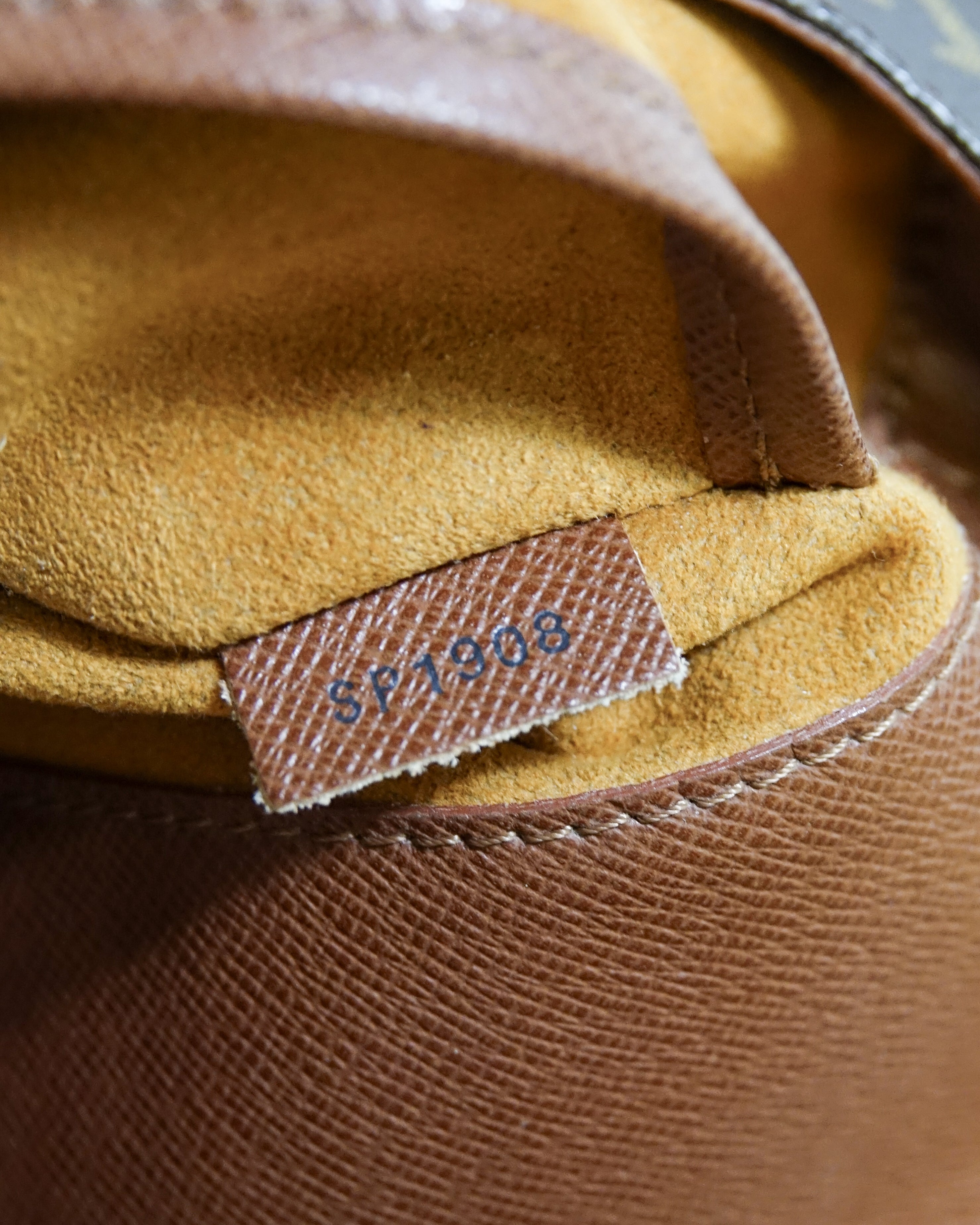 Louis Vuitton Sac monogram épaule Lola collective