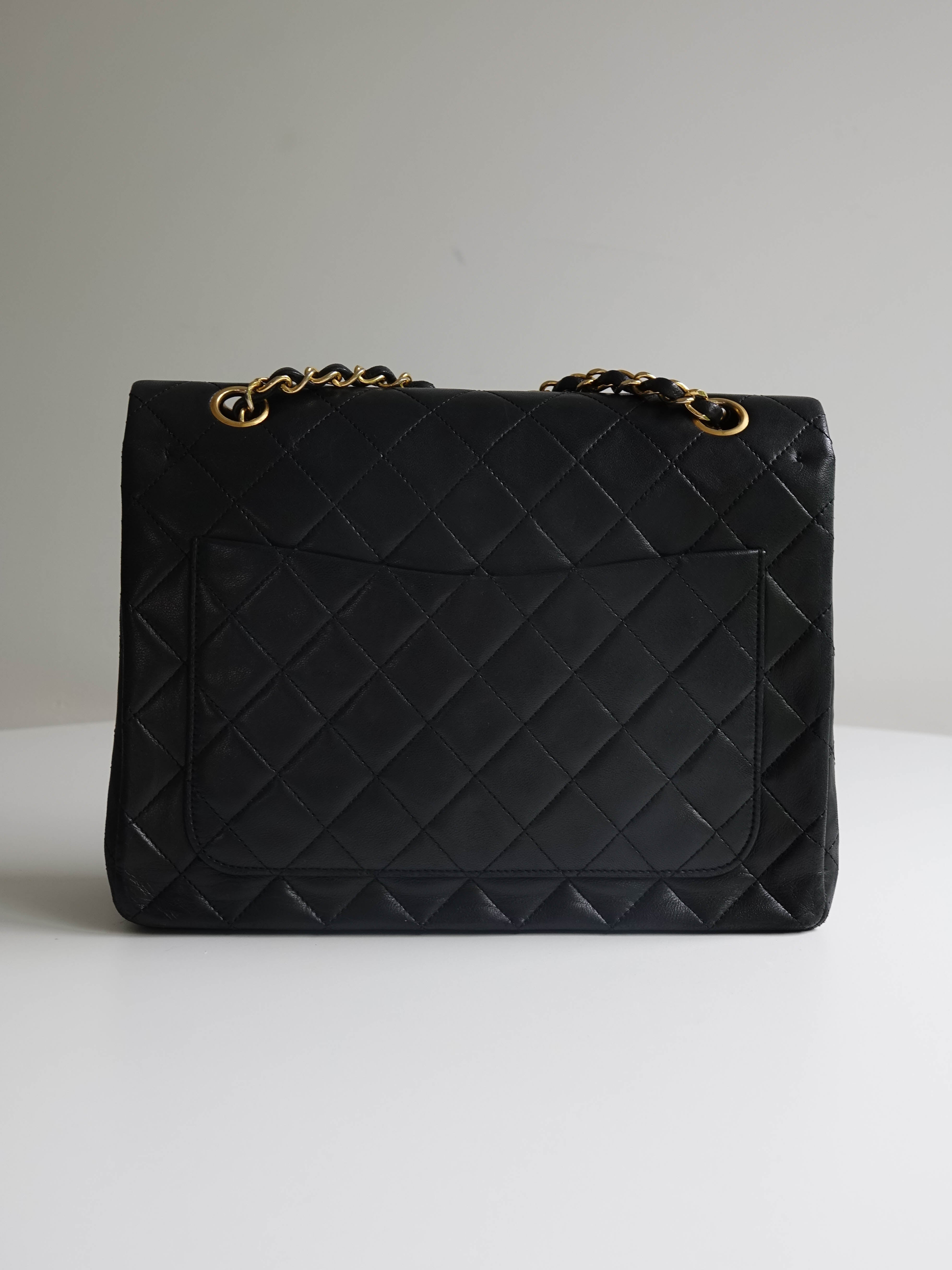Chanel Classic medium square (holo et carte) noir agneau Lola Collective