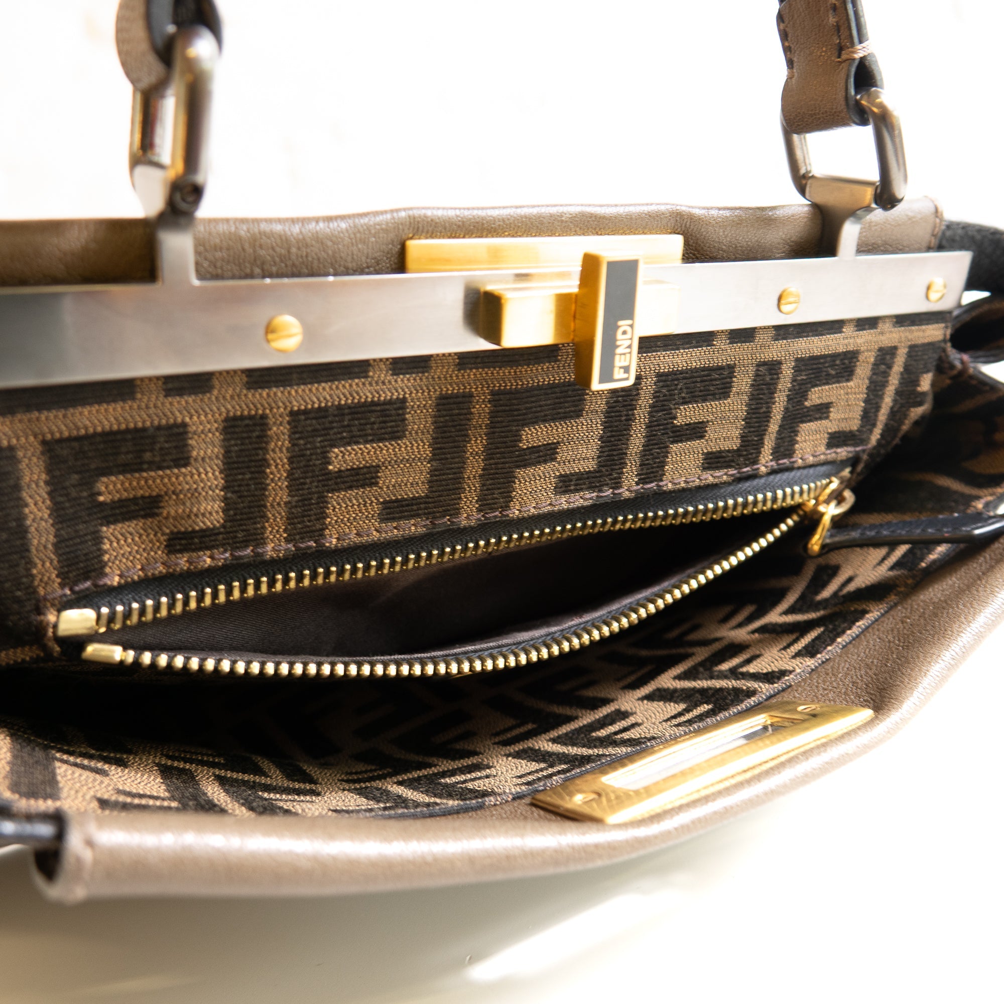 Fendi Peekaboo marron Lola Collective