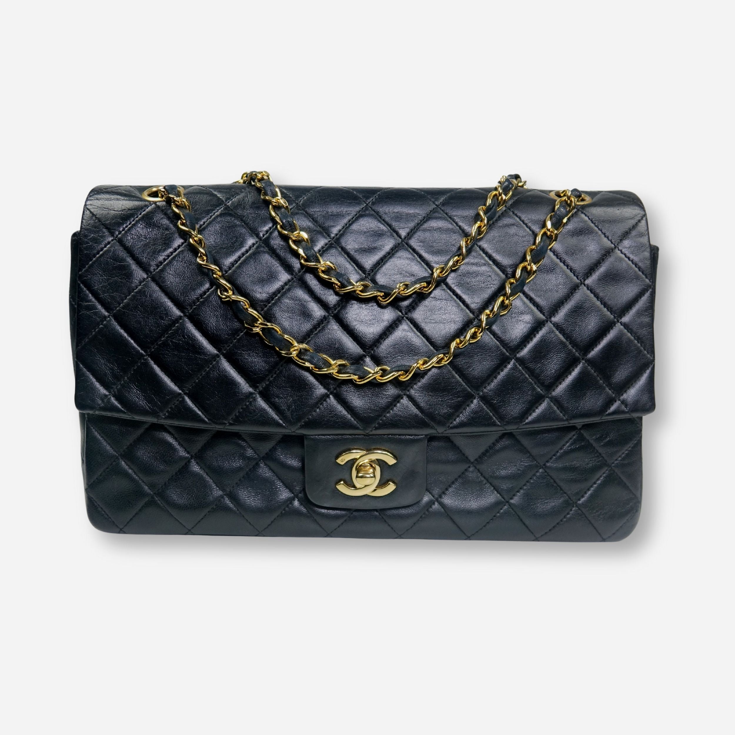 CLASSIC  MEDIUM SIMPLE FLAP - CHANEL Lola Collective