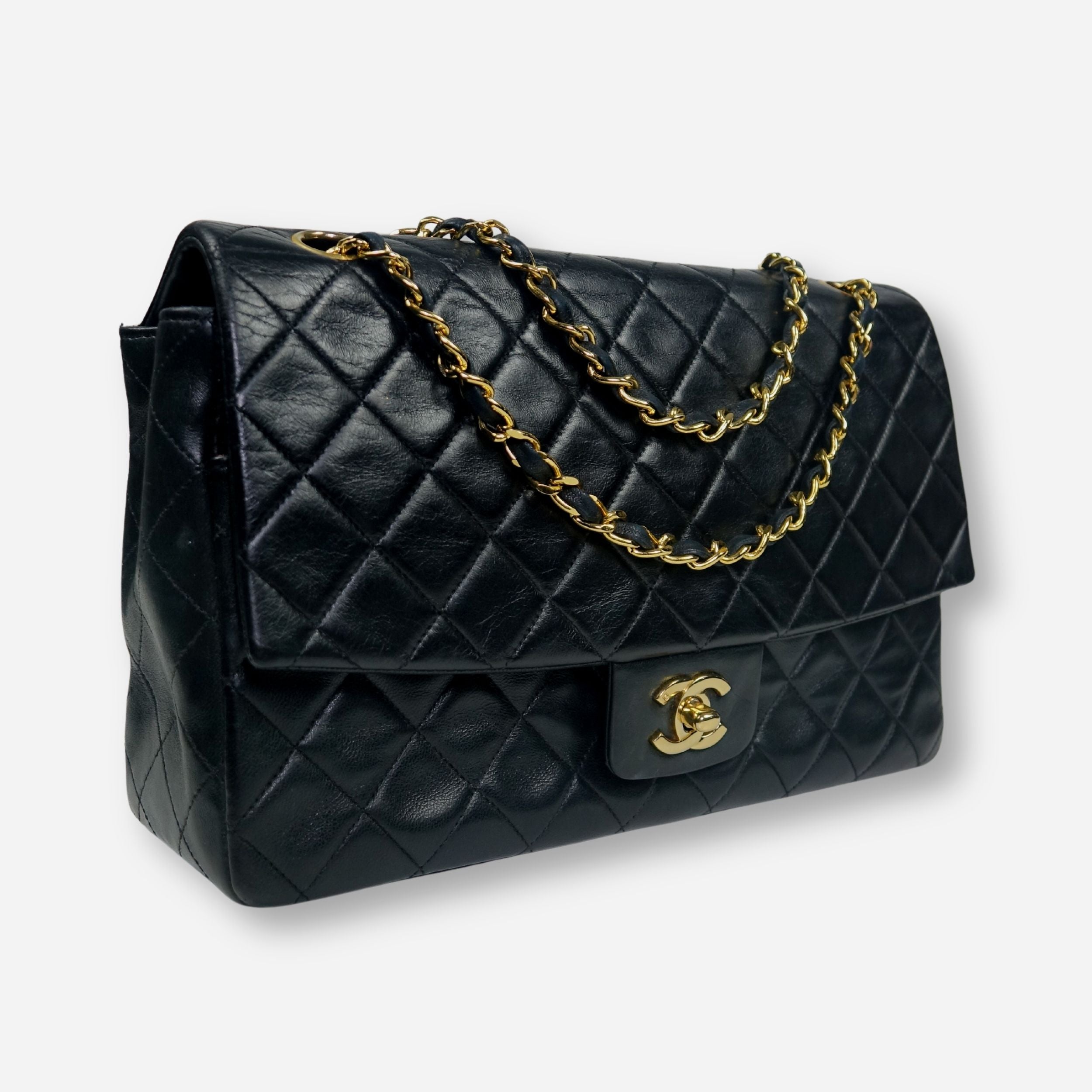 CLASSIC  MEDIUM SIMPLE FLAP - CHANEL Lola Collective