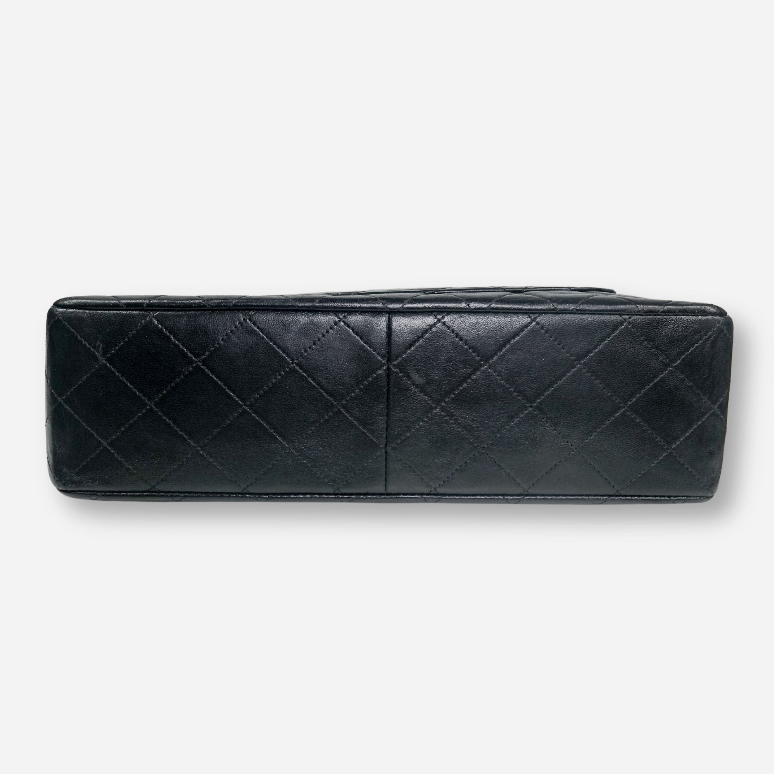 CLASSIC  MEDIUM SIMPLE FLAP - CHANEL Lola Collective