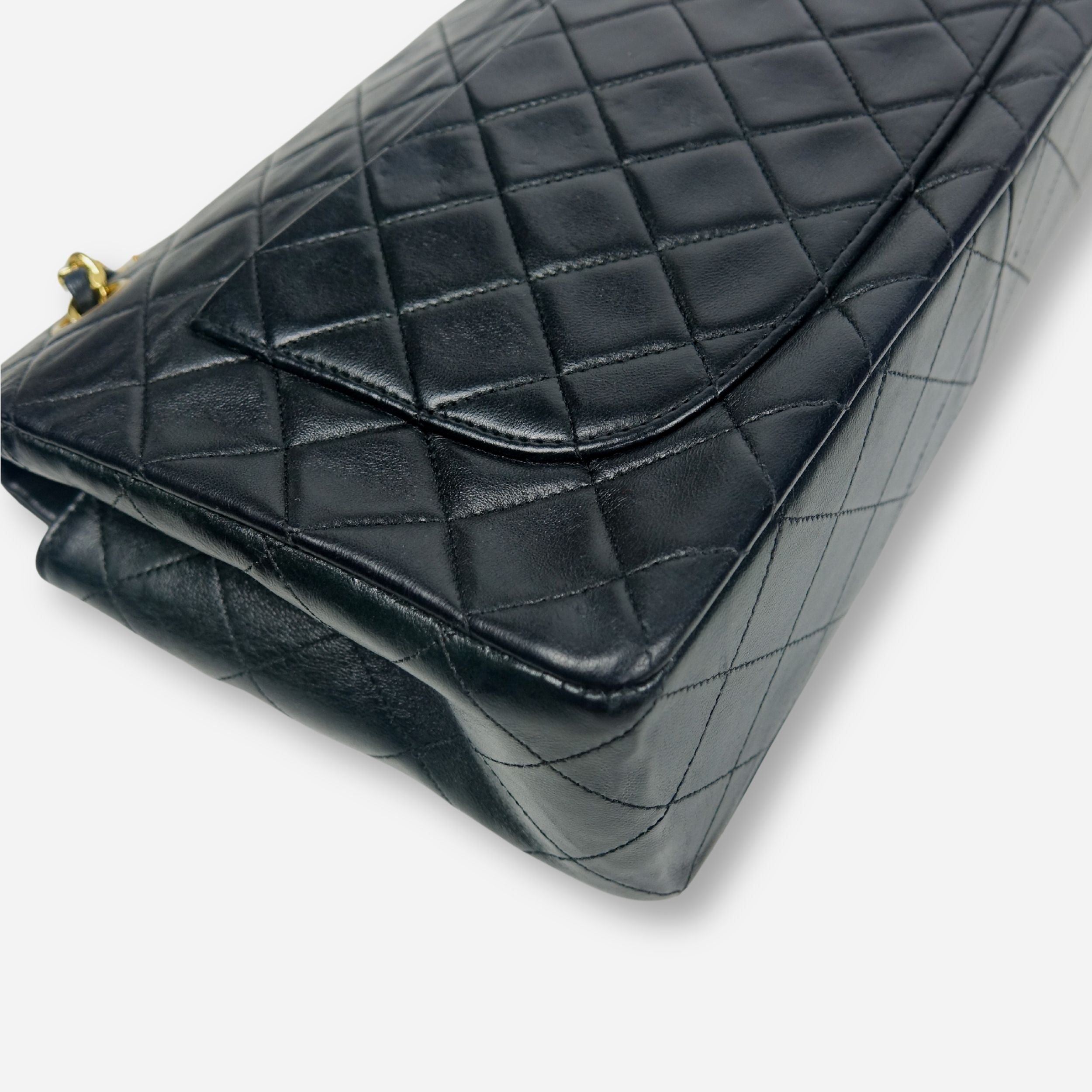 CLASSIC  MEDIUM SIMPLE FLAP - CHANEL Lola Collective