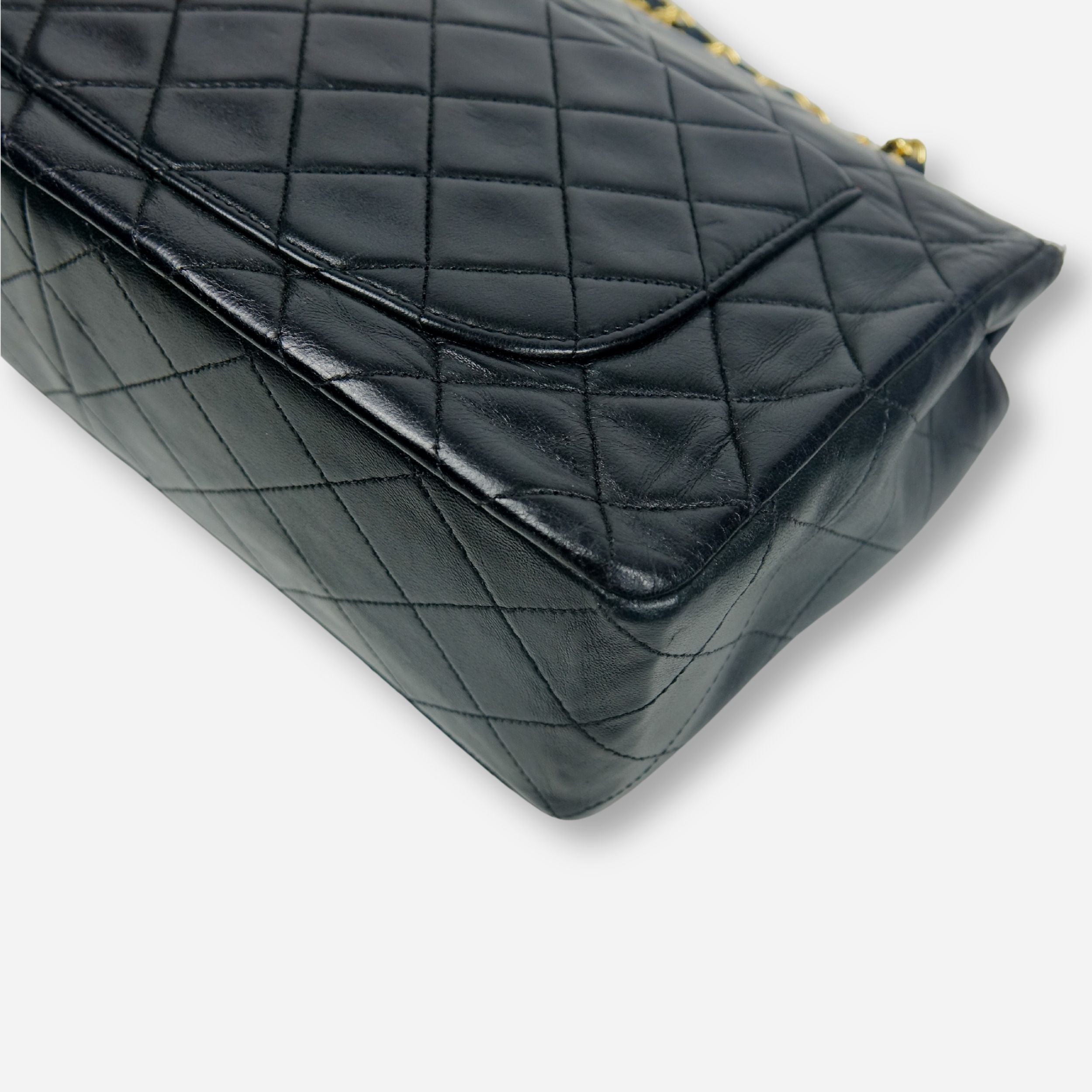 CLASSIC  MEDIUM SIMPLE FLAP - CHANEL Lola Collective