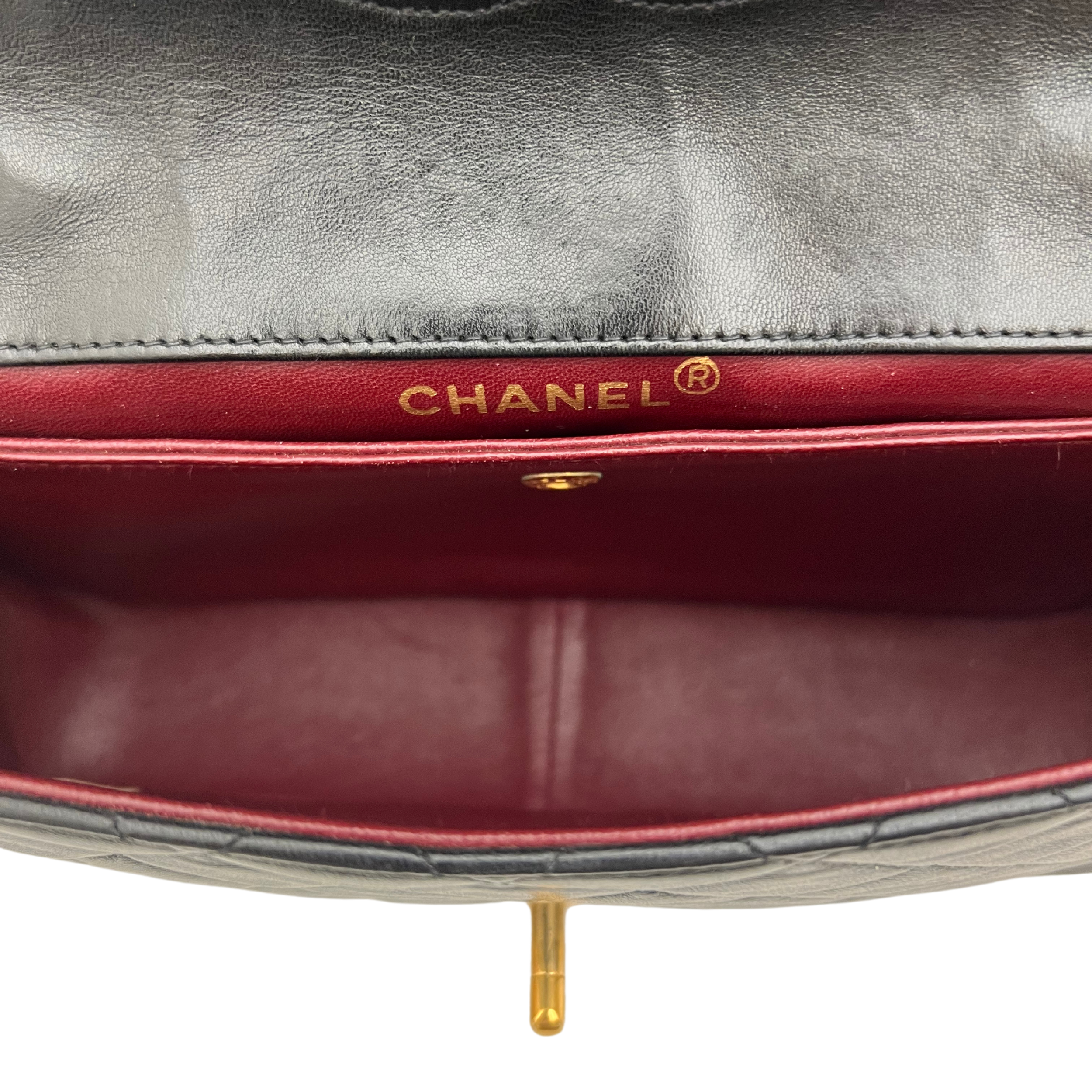 CC Quilted Single Flap Cuir d'agneau - Chanel