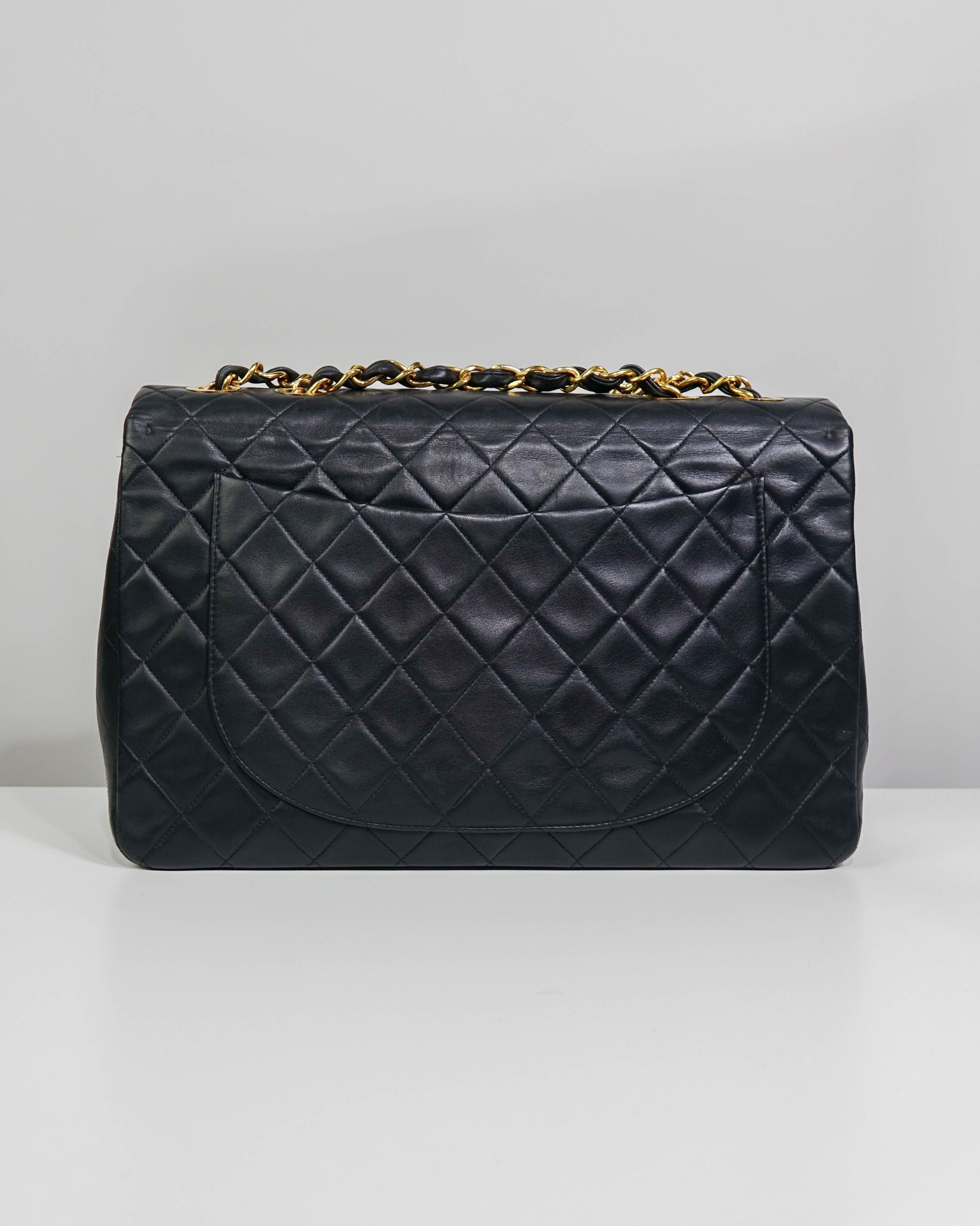 Sac Classic Timeless Chanel en cuir d'agneau - Noir Lola Collective