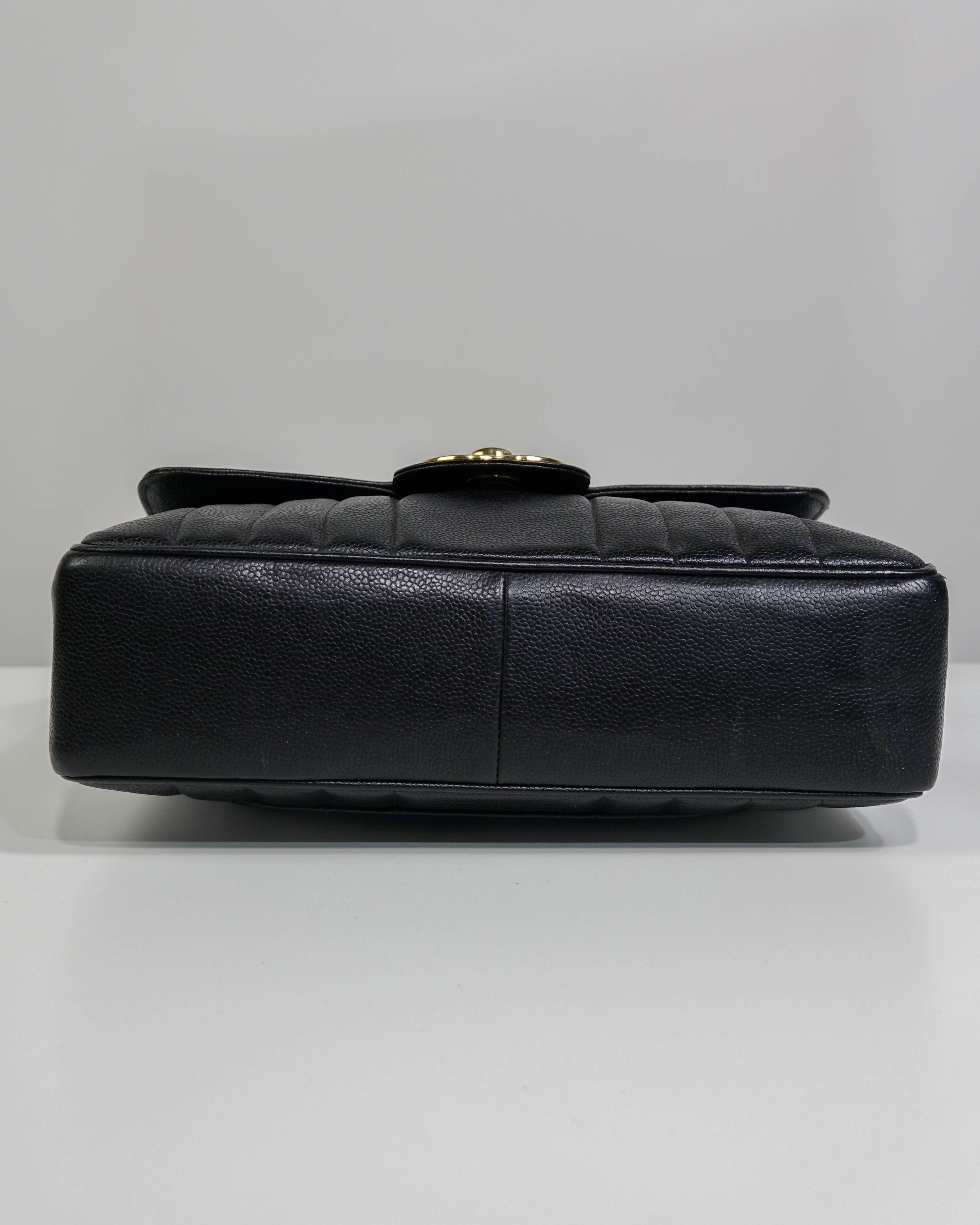 Sac Classic Timeless Jumbo en cuir caviar Chanel - Noir Lola Collective