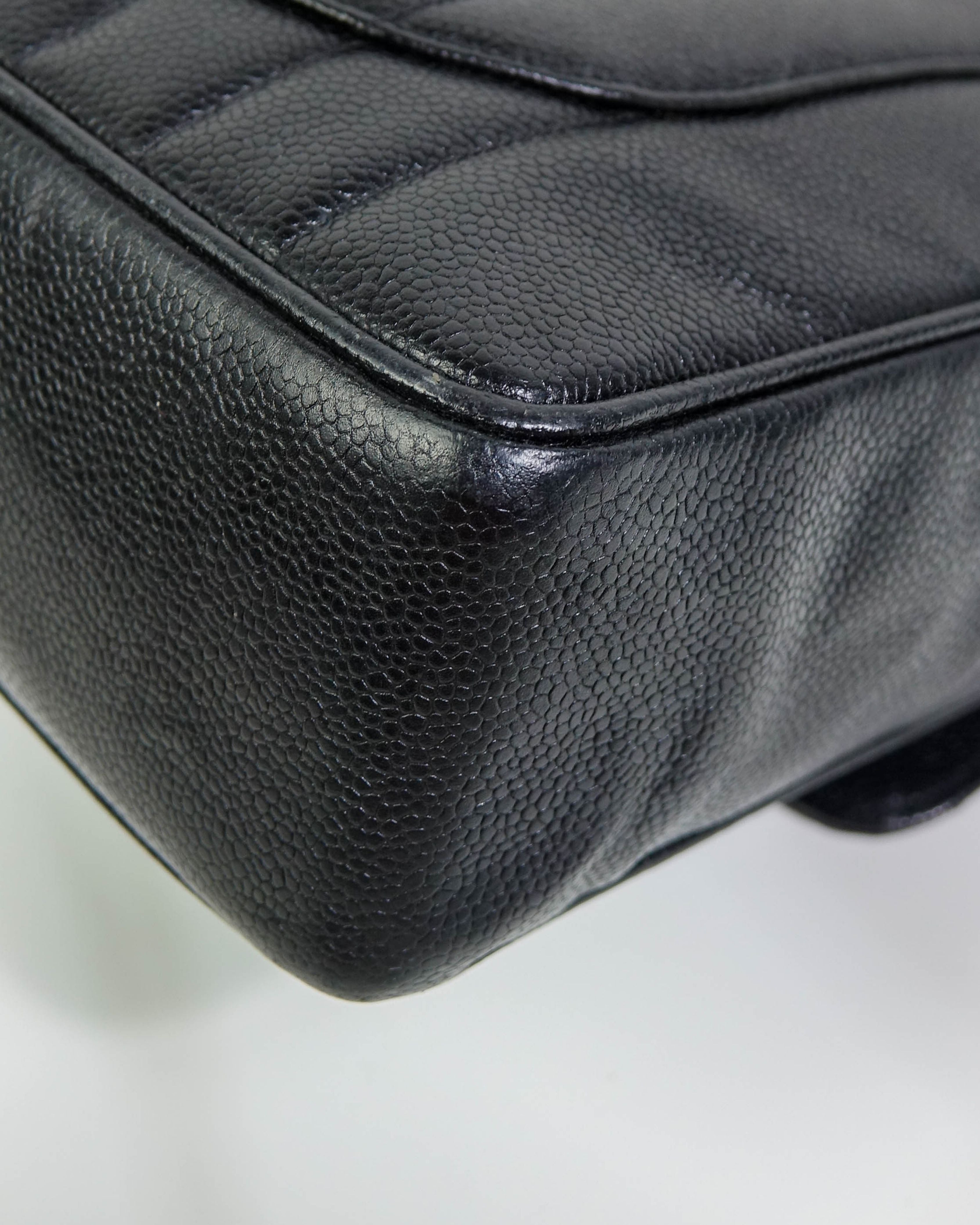 Sac Classic Timeless Jumbo en cuir caviar Chanel - Noir Lola Collective