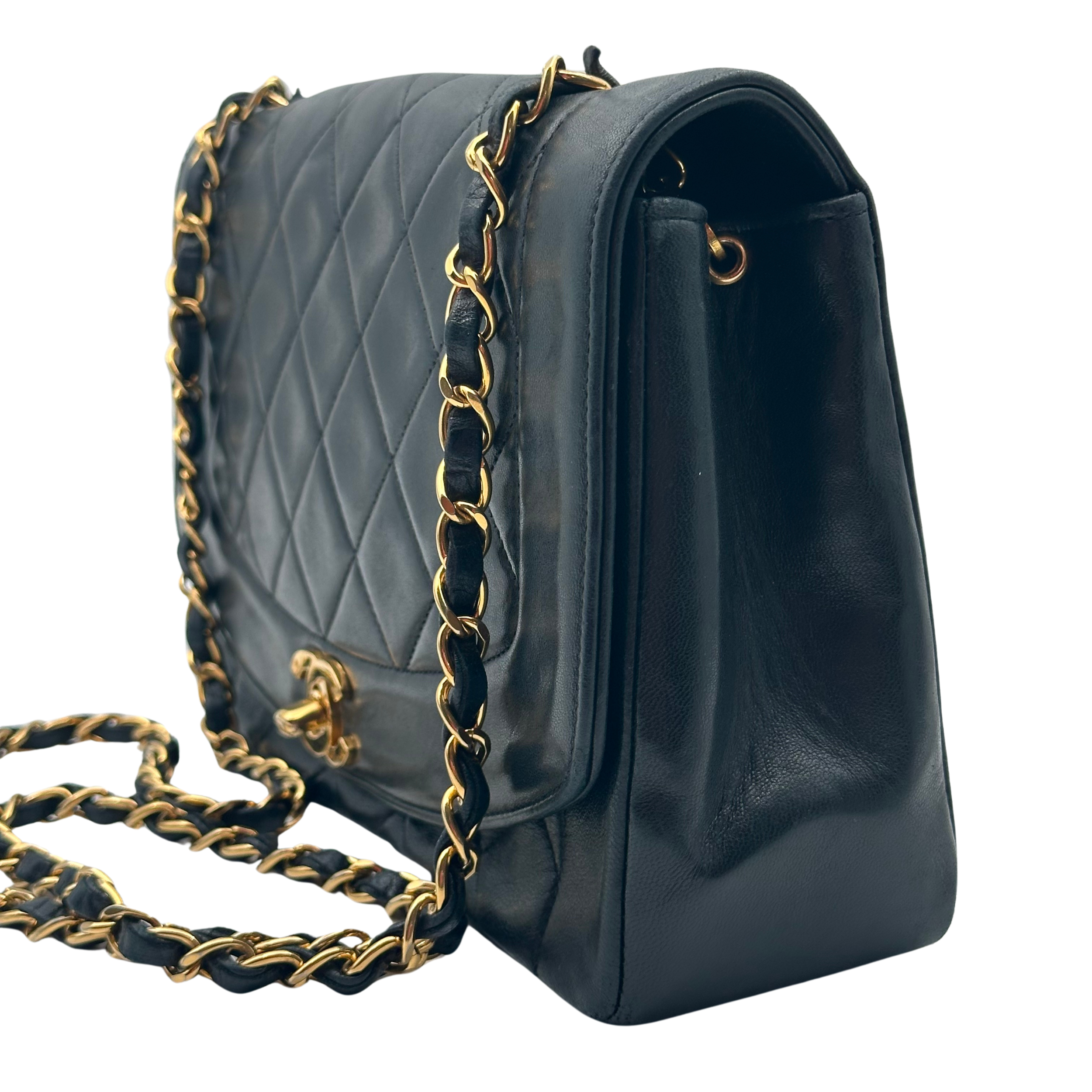 CLASSIC DIANA MEDIUM - CHANEL Lola Collective