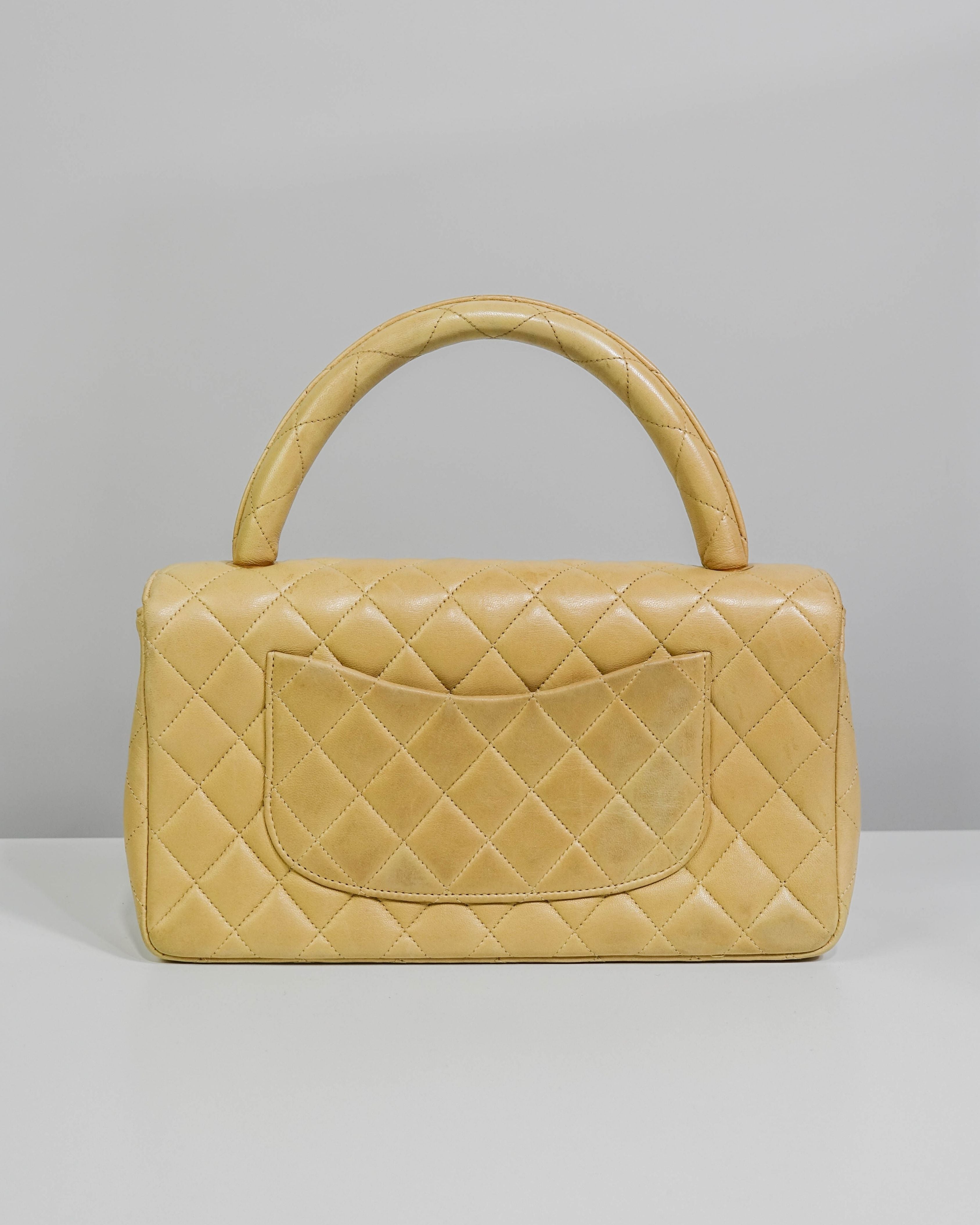 Sac Classic Timeless Medium Chanel en cuir d'agneau - Beige Lola Collective