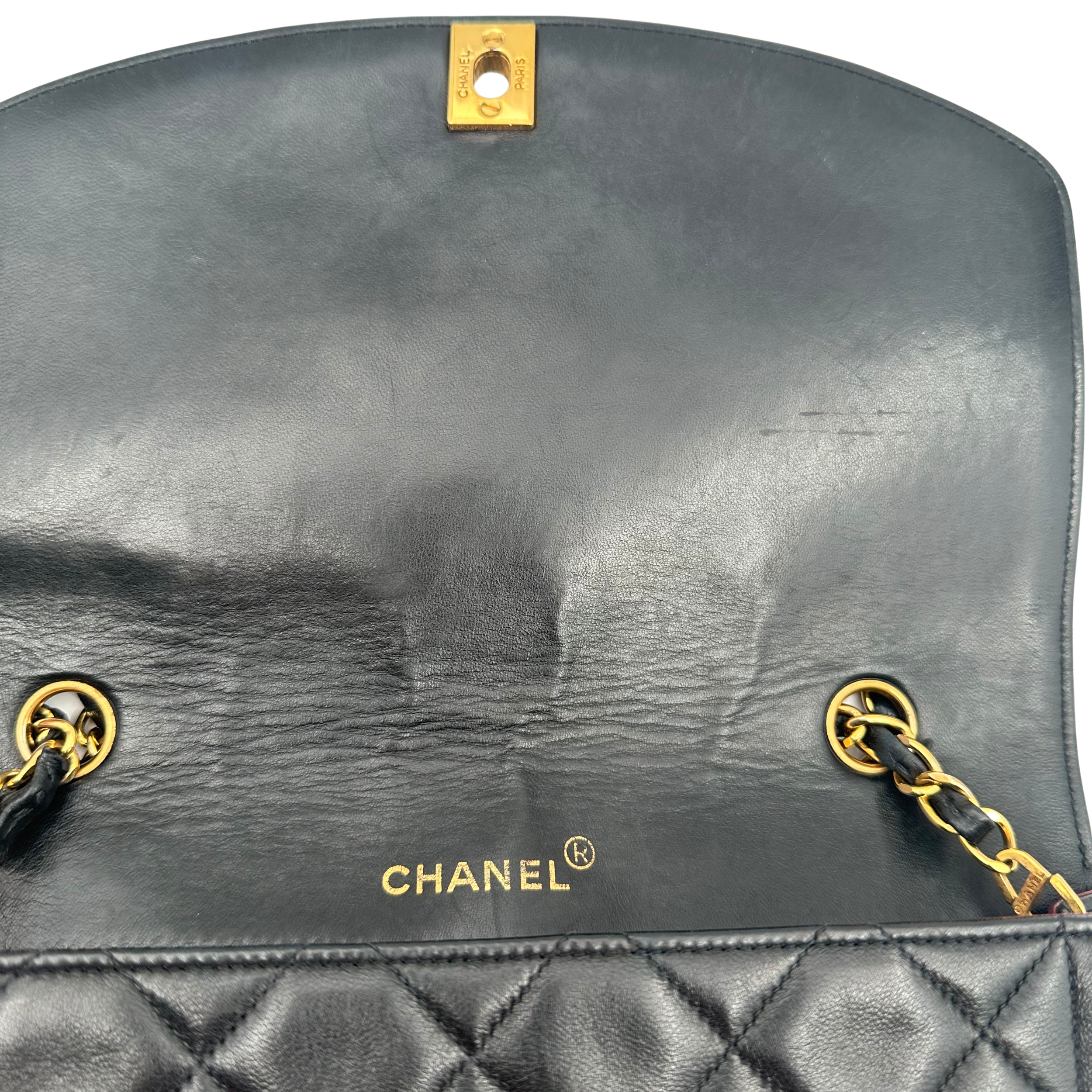 CLASSIC DIANA MEDIUM - CHANEL Lola Collective