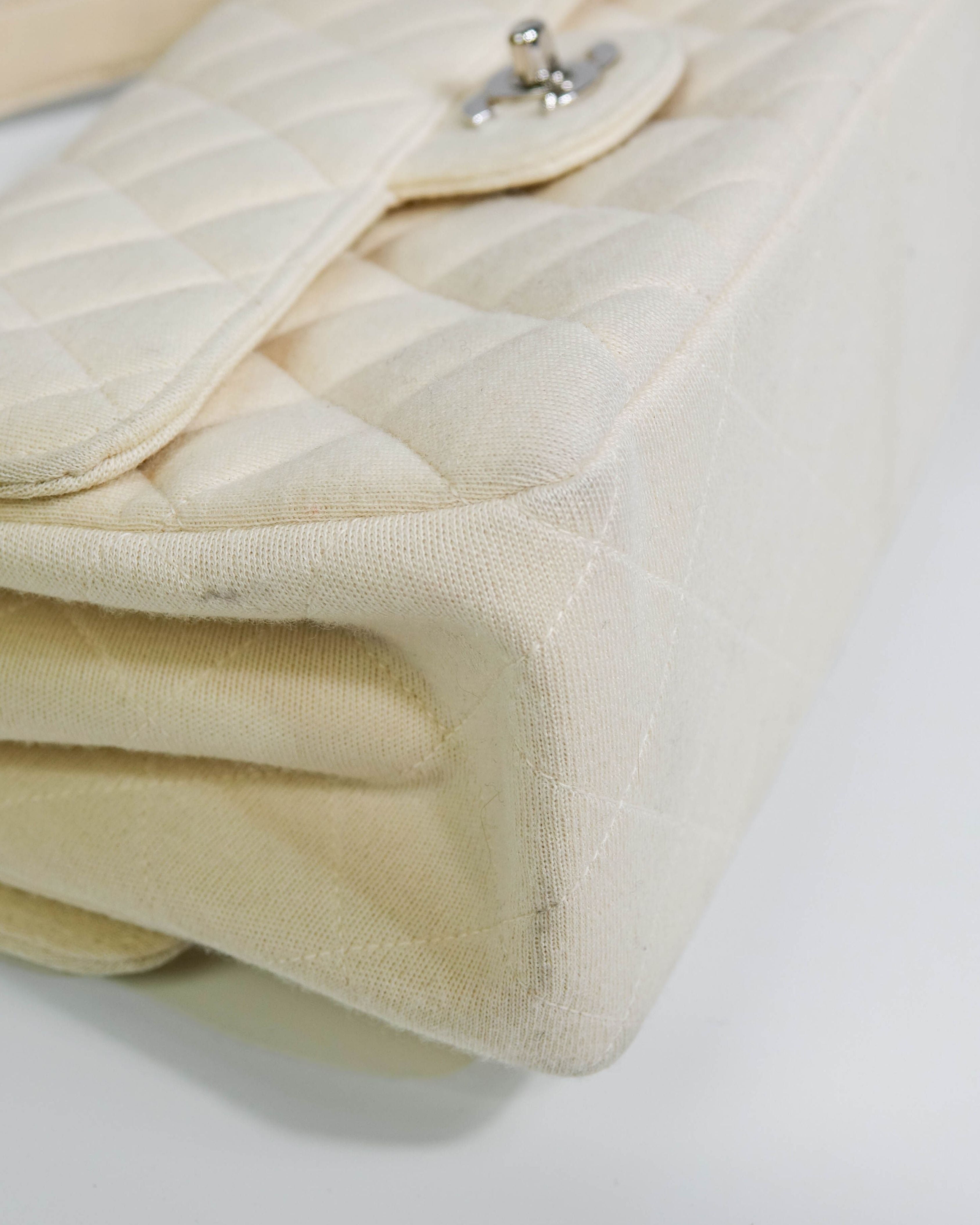 Sac Classic timeless Double Face en tissu Chanel - beige Lola Collective