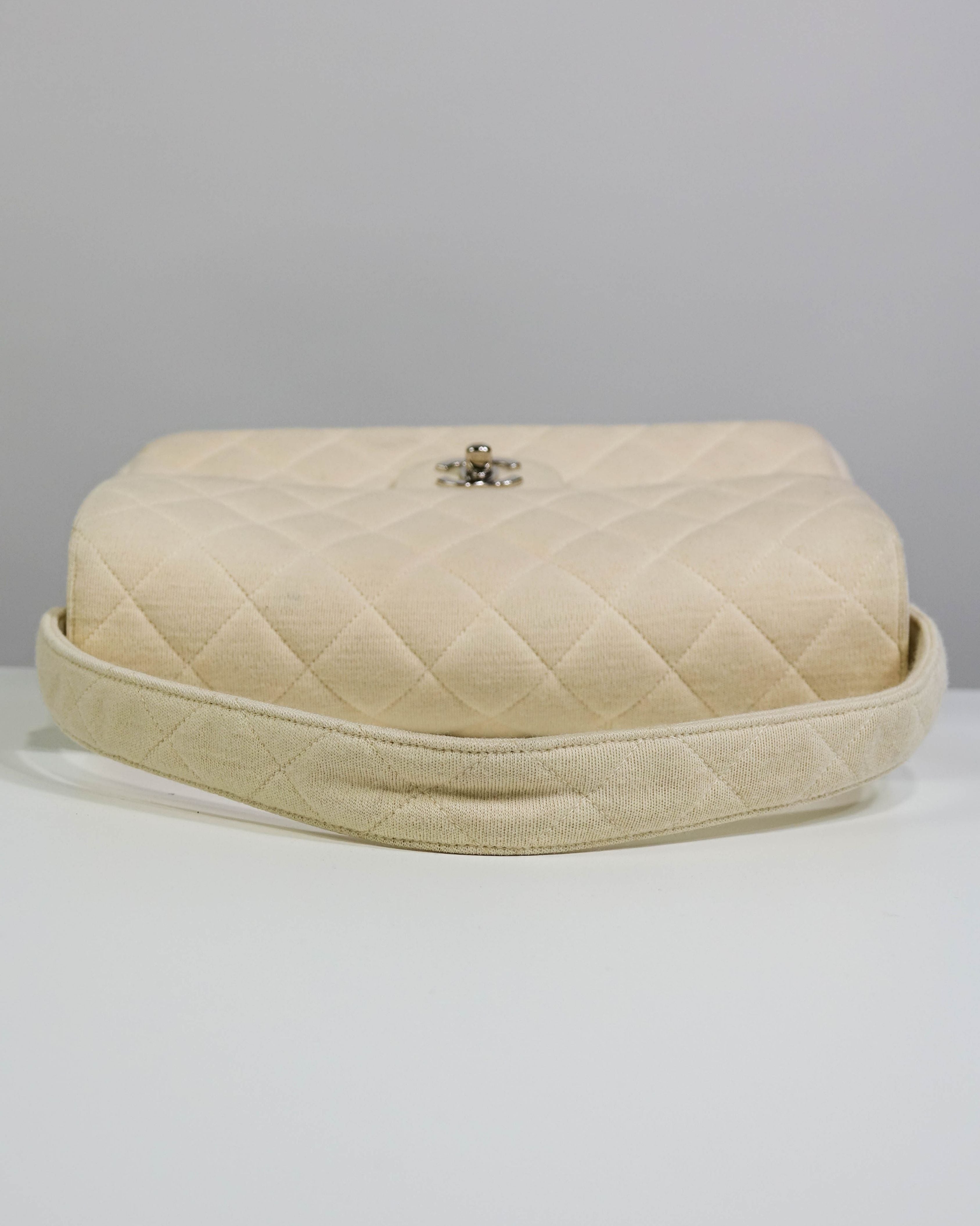 Sac Classic timeless Double Face en tissu Chanel - beige Lola Collective