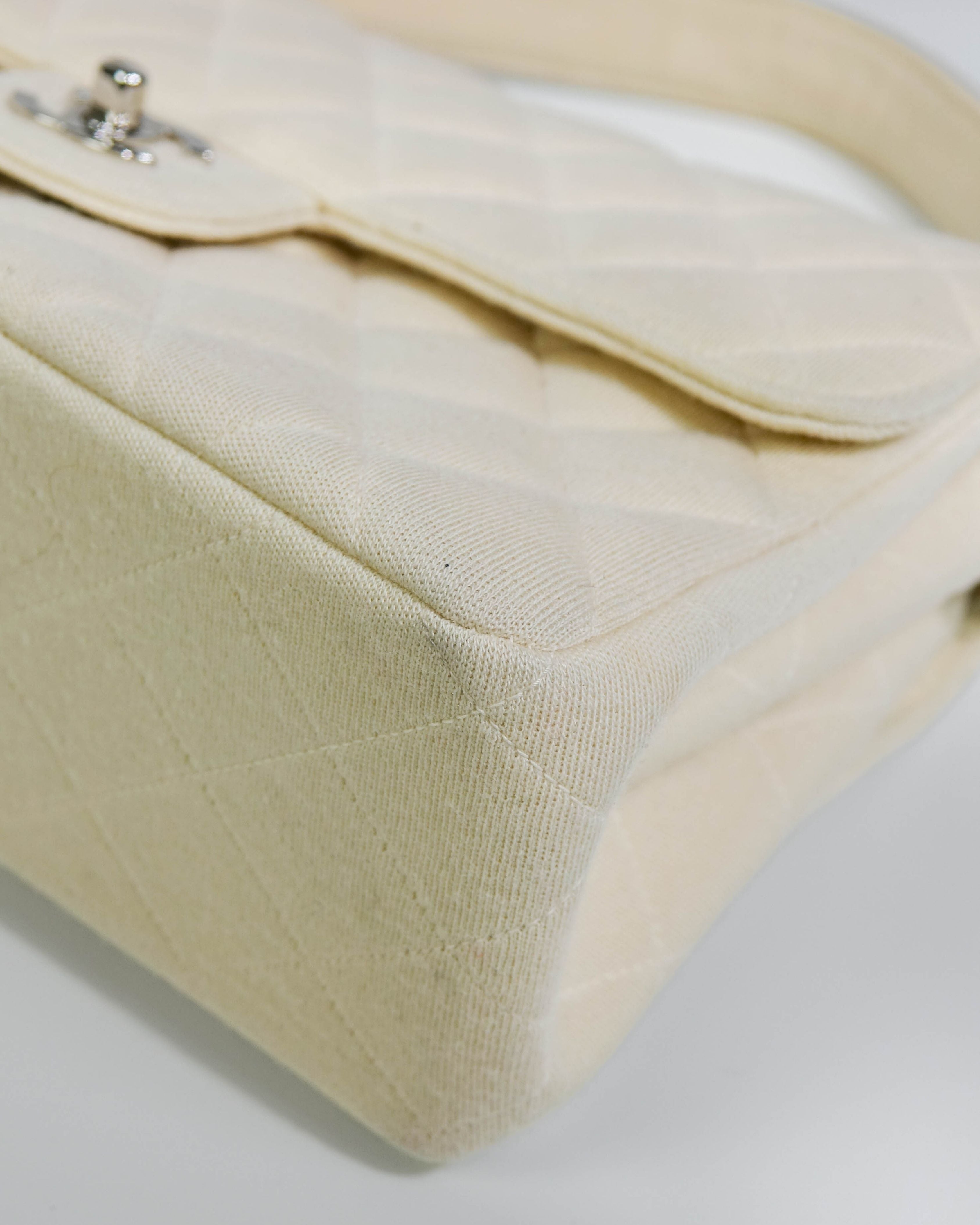 Sac Classic timeless Double Face en tissu Chanel - beige Lola Collective