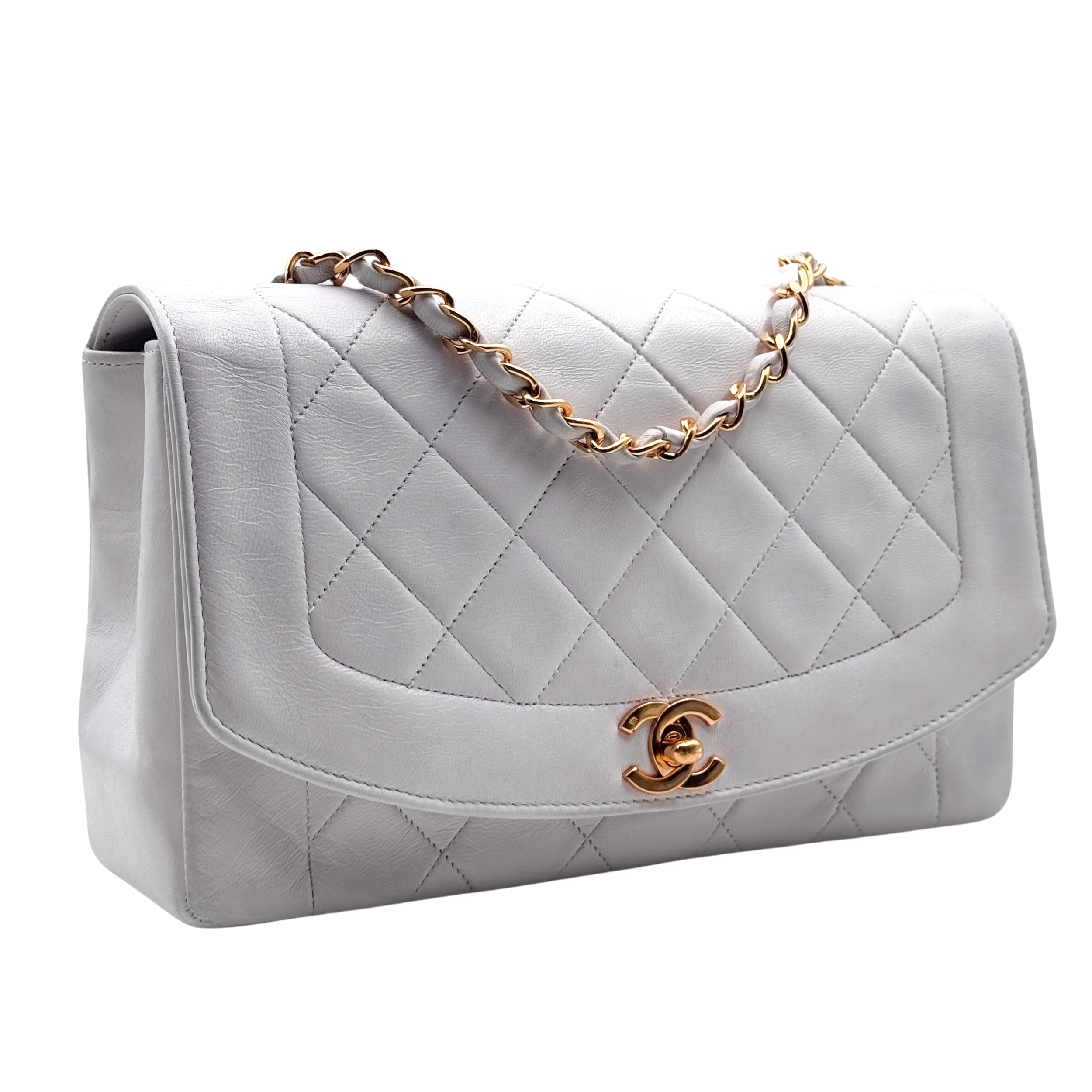 CLASSIC DIANA MEDIUM - CHANEL Lola Collective