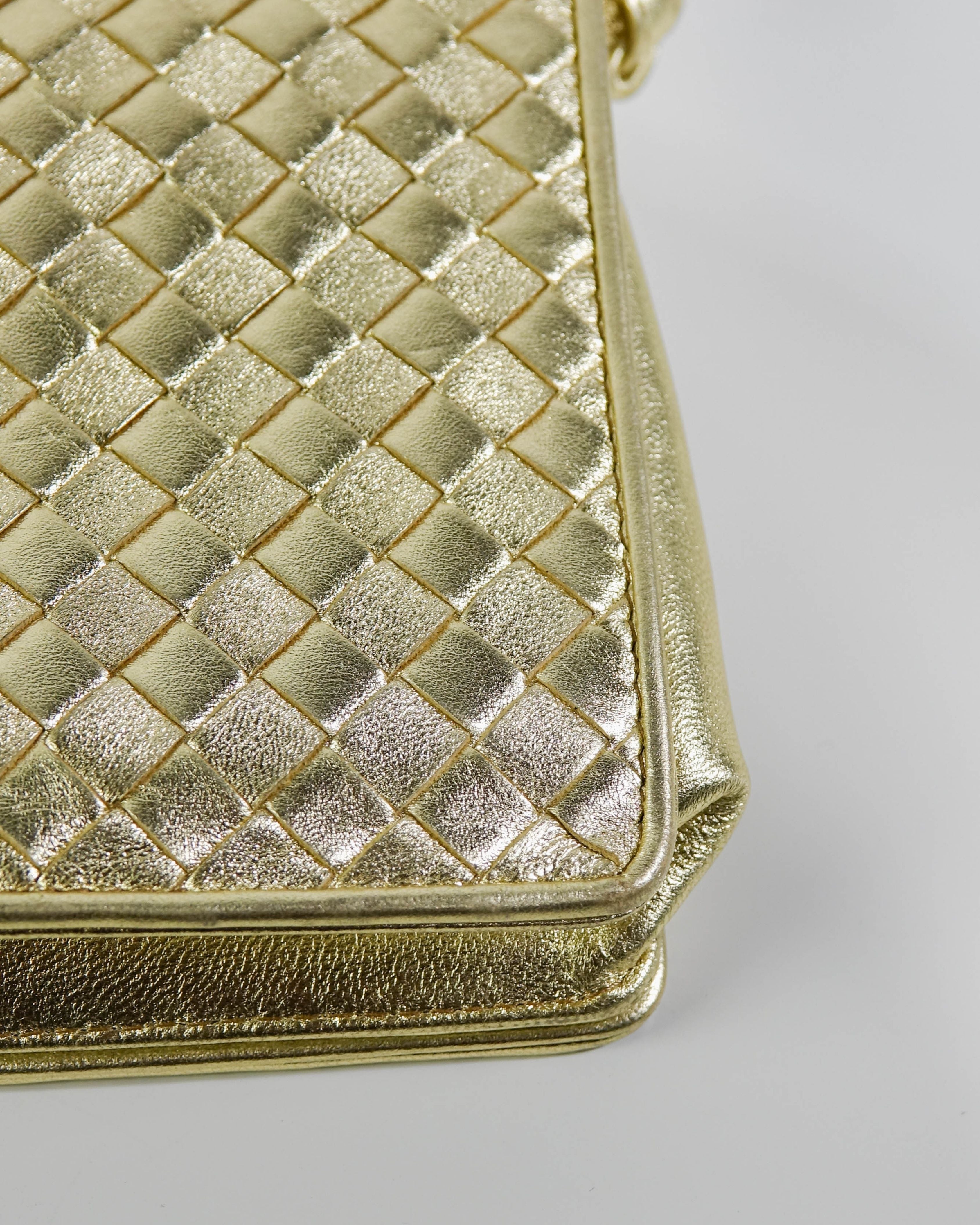Sac pochette Bottega Veneta cuir intrecciato - or Lola Collective