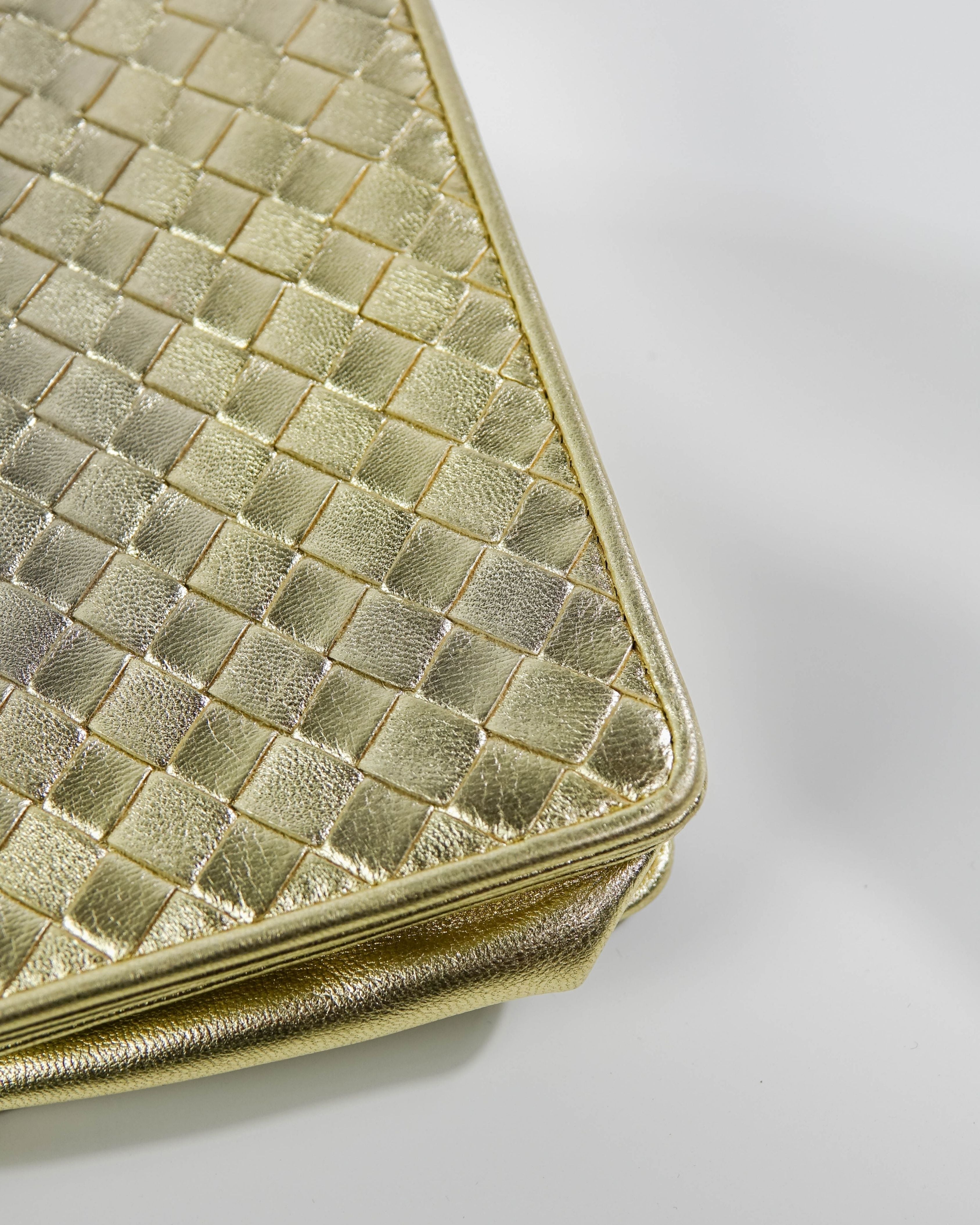 Sac pochette Bottega Veneta cuir intrecciato - or Lola Collective
