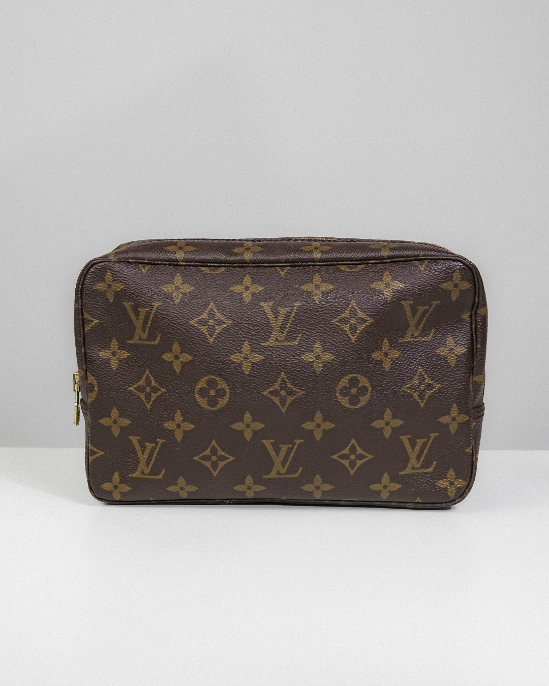Trousse Toilette 23 Monogram – Louis Vuitton Lola Collective