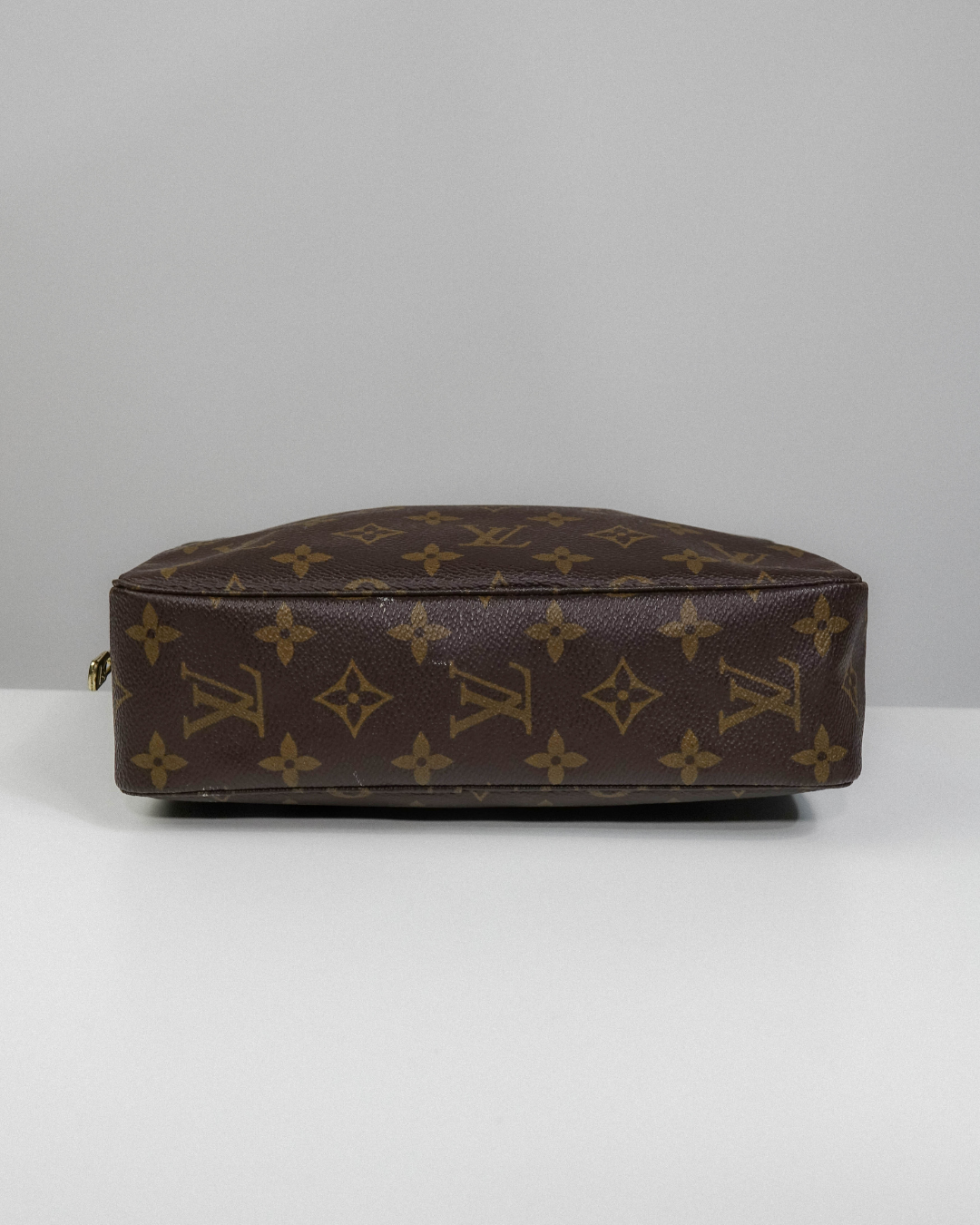 Trousse Toilette 23 Monogram – Louis Vuitton Lola Collective