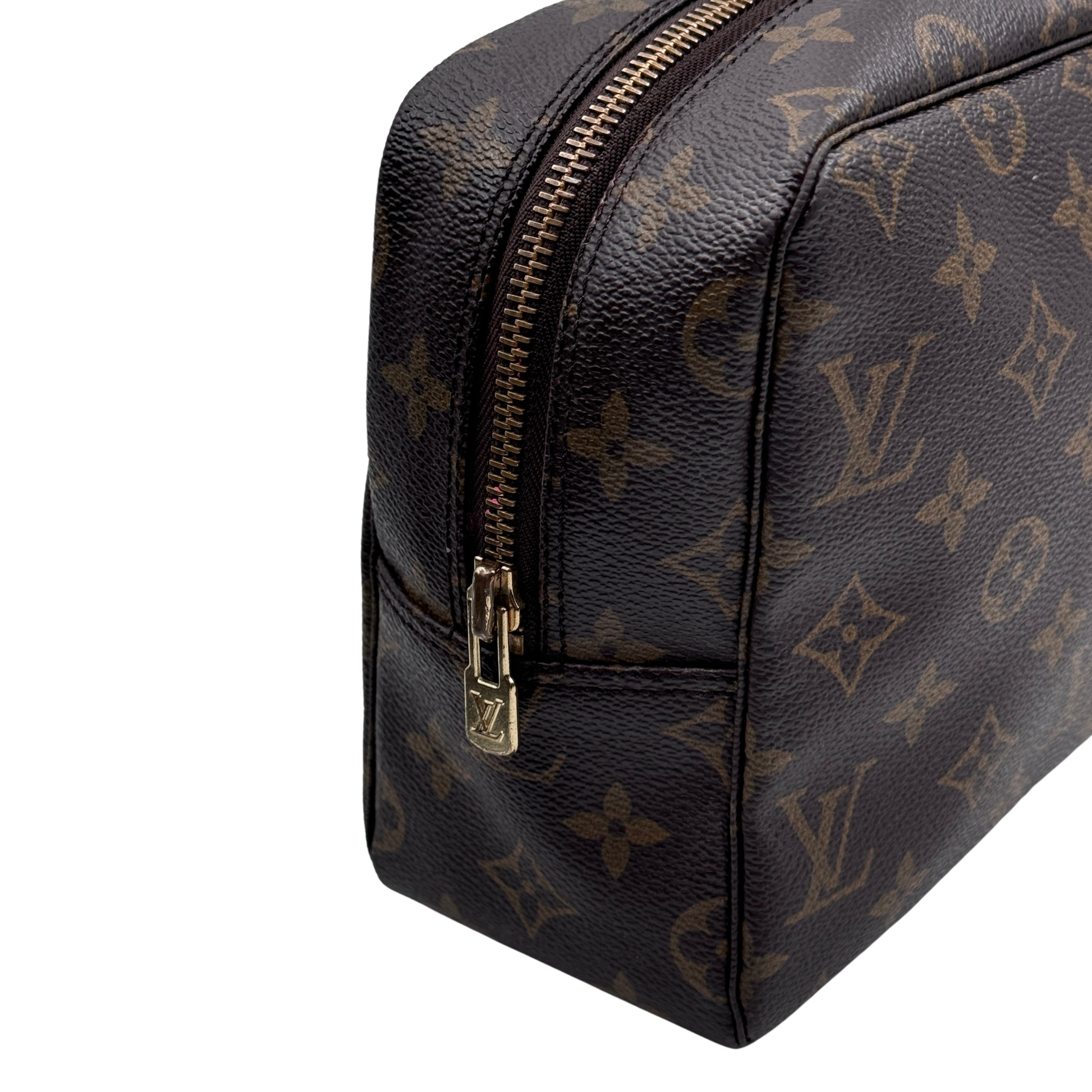 TROUSSE TOILETTE 28 - LOUIS VUITTON Lola Collective