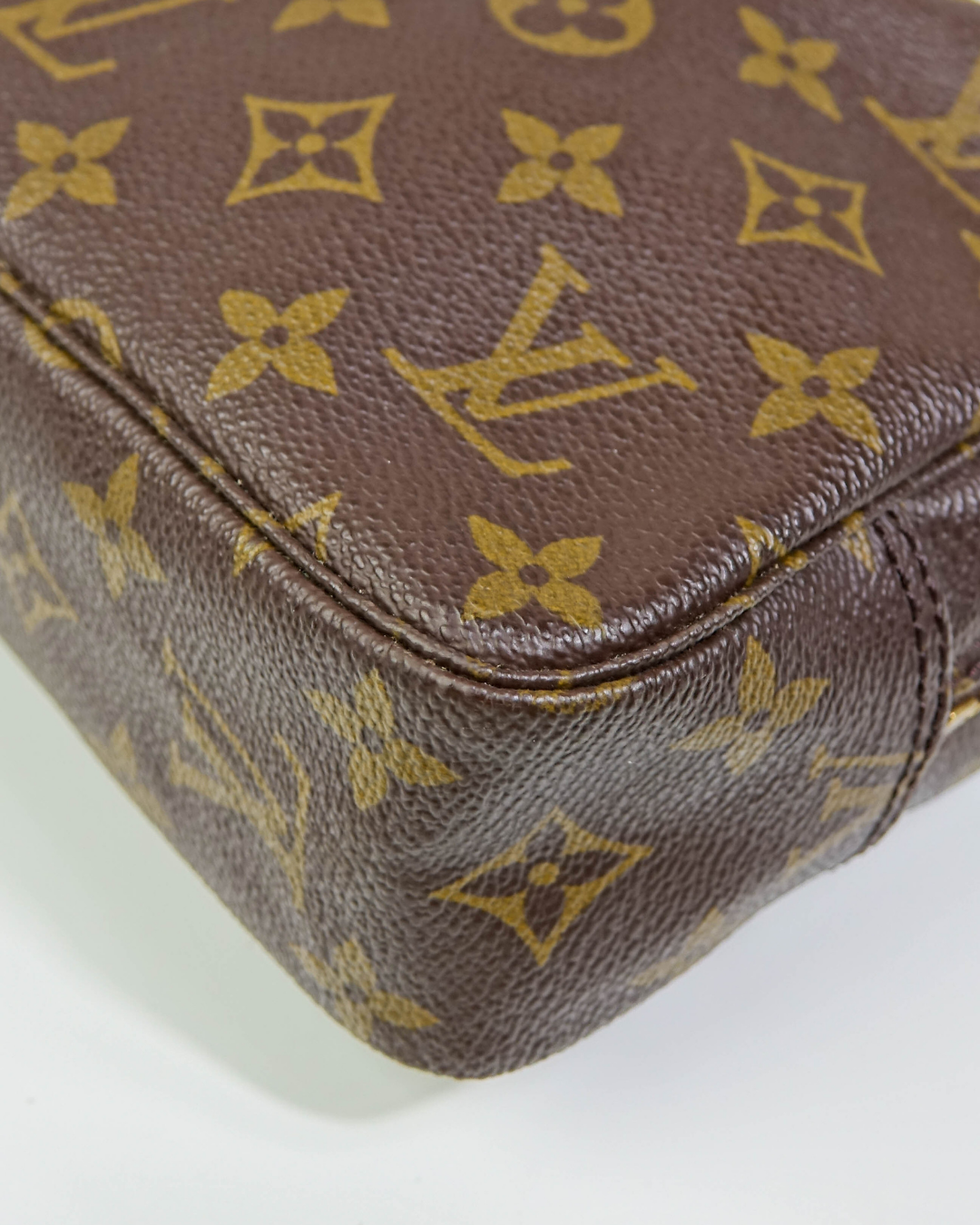 Trousse Toilette 23 Monogram – Louis Vuitton Lola Collective