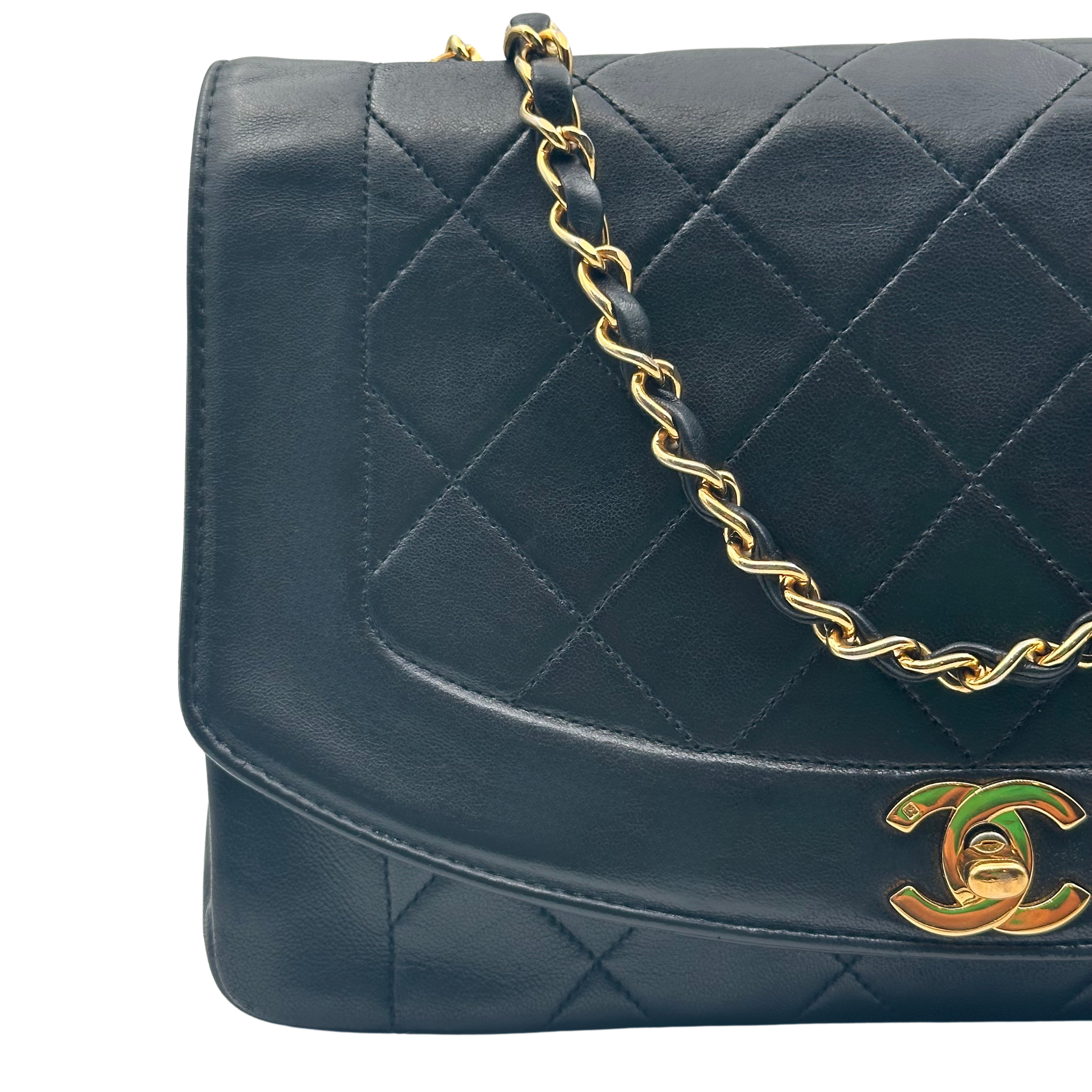 CLASSIC DIANA MEDIUM - CHANEL Lola Collective