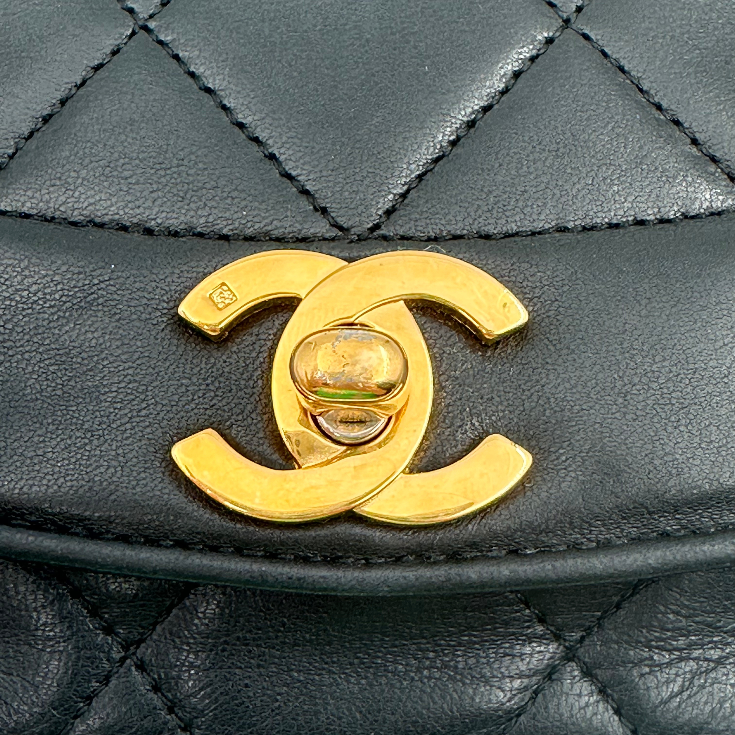 CLASSIC DIANA SMALL - CHANEL Lola Collective