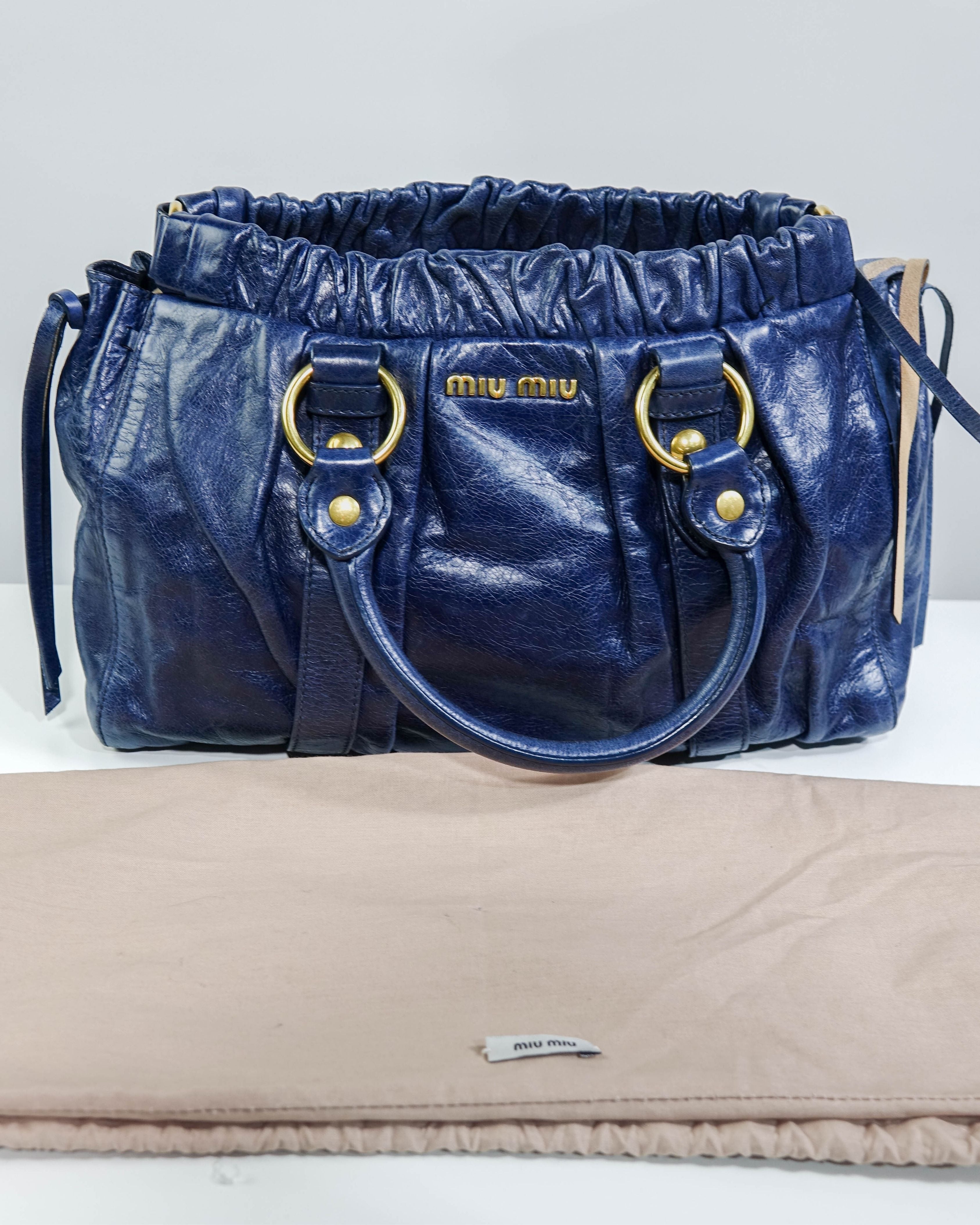 Sac 2way Miu Miu - bleu et gold Lola Collective