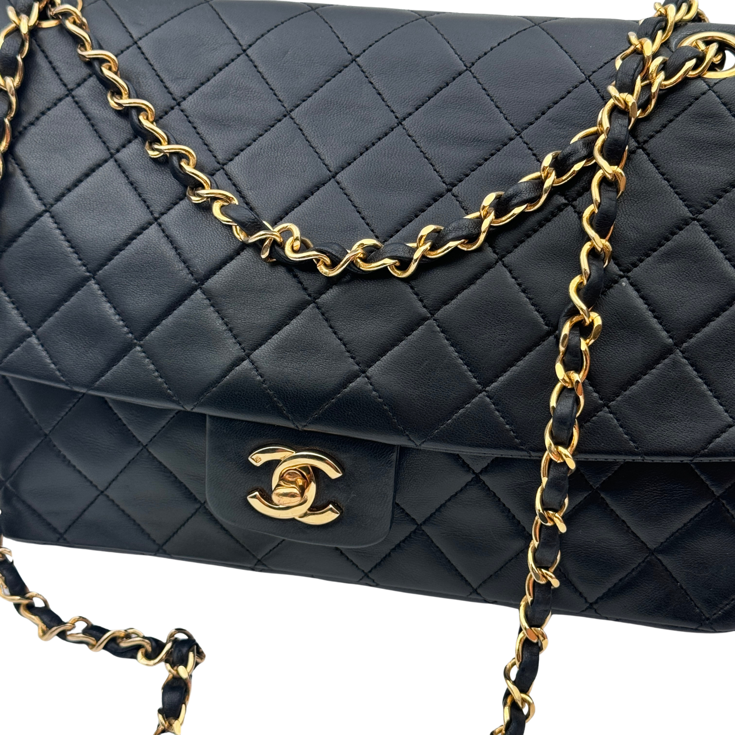 CLASSIC  MEDIUM SIMPLE FLAP - CHANEL Lola Collective