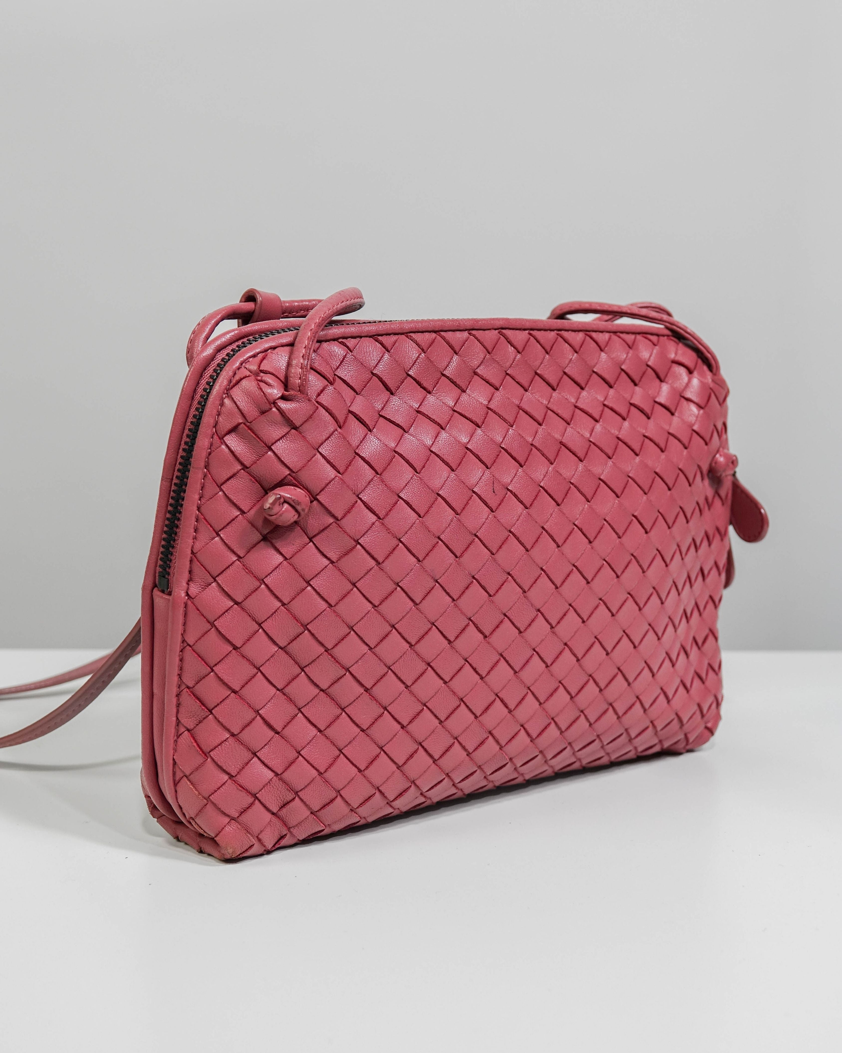 Sac Nodini Bottega Veneta en cuir Intrecciato - rose Lola Collective